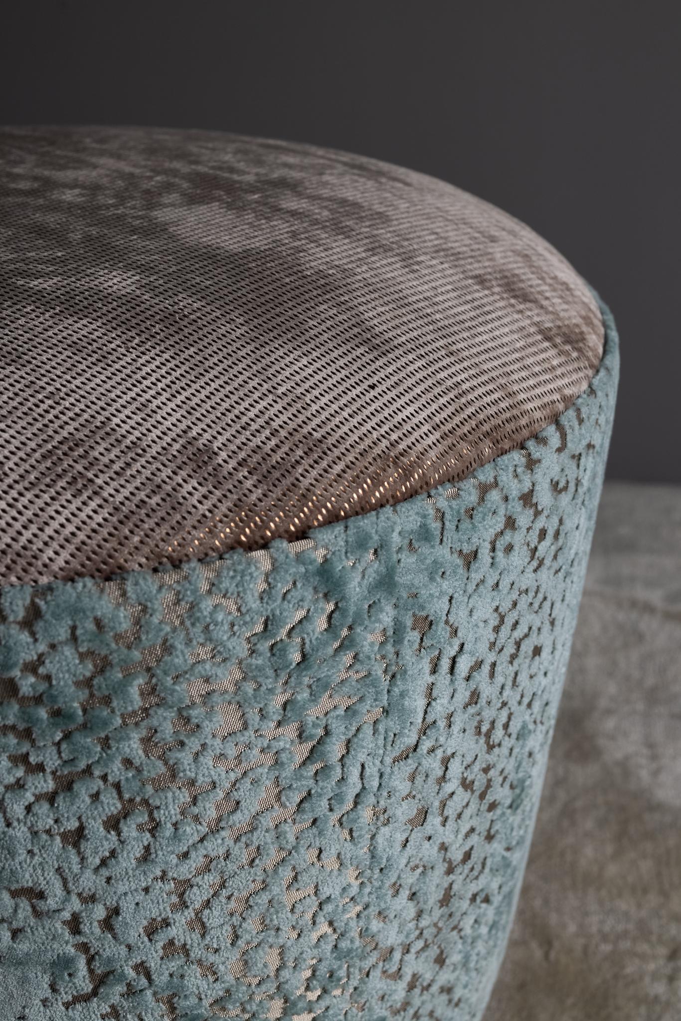 Portugais Pouf Porthos en bronze vert menthe, fabriqué à la main au Portugal par Greenapple en vente