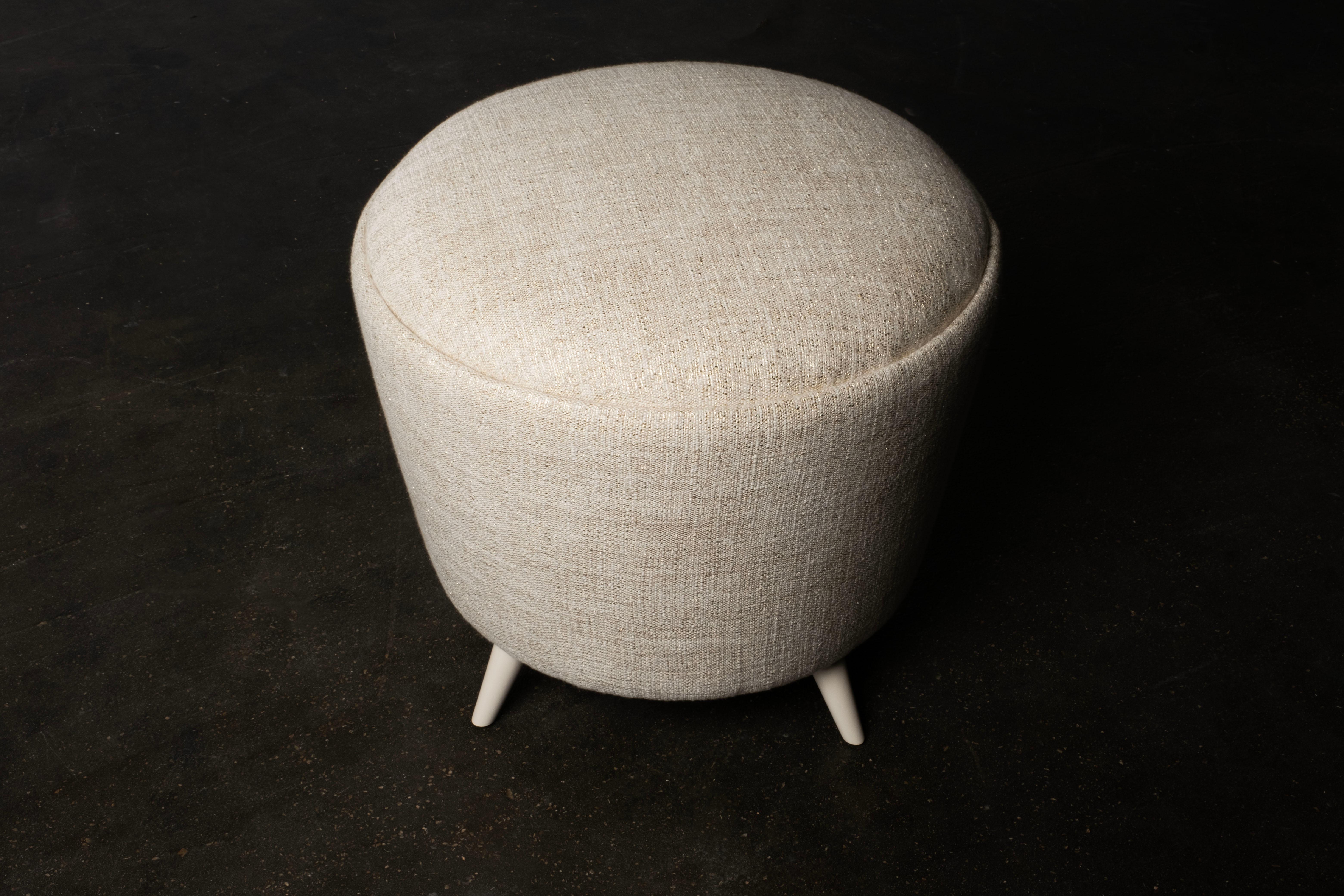 Chêne Pouf Porthos en bronze vert menthe, fabriqué à la main au Portugal par Greenapple en vente