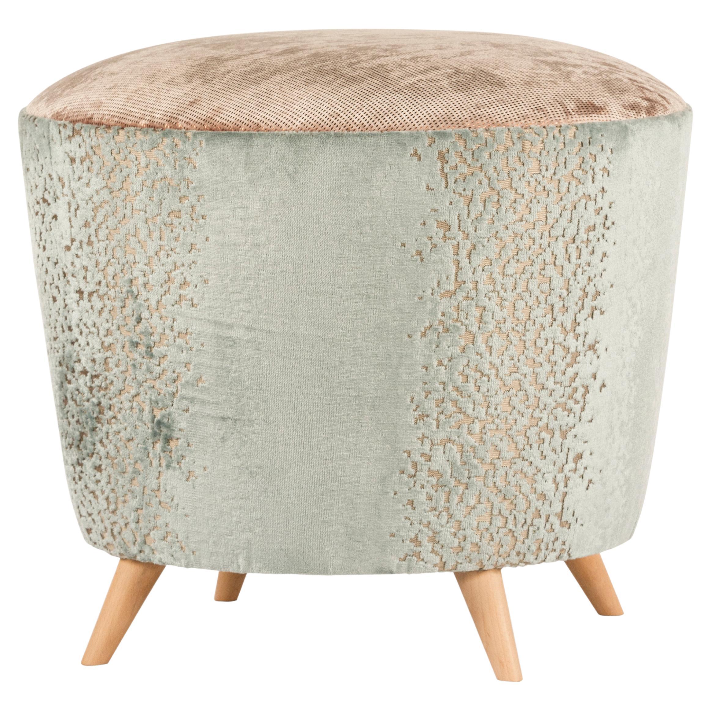 Pouf Porthos en bronze vert menthe, fabriqué à la main au Portugal par Greenapple