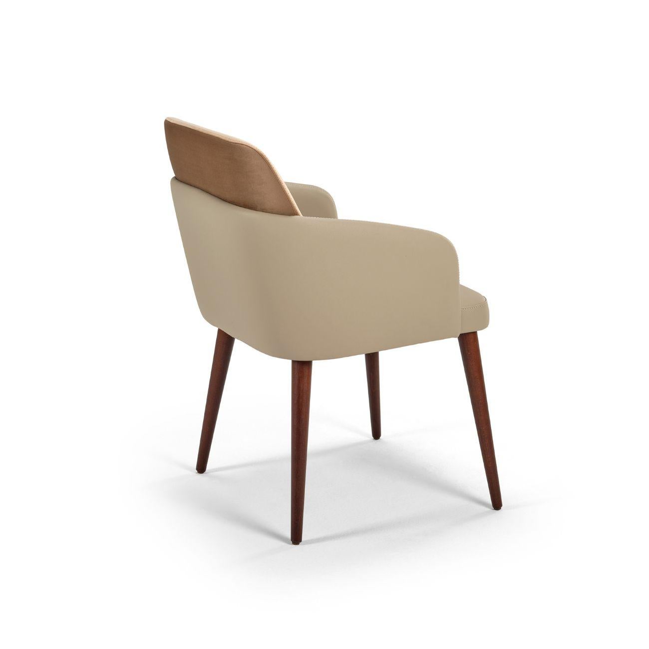 Chaise de salle à manger Porto - Velours et éco-cuir, luxe artisanal

Élevez votre espace repas avec la chaise de salle à manger Porto, un mélange raffiné de design contemporain et de savoir-faire artisanal. Fabriquée à la main au Portugal, cette