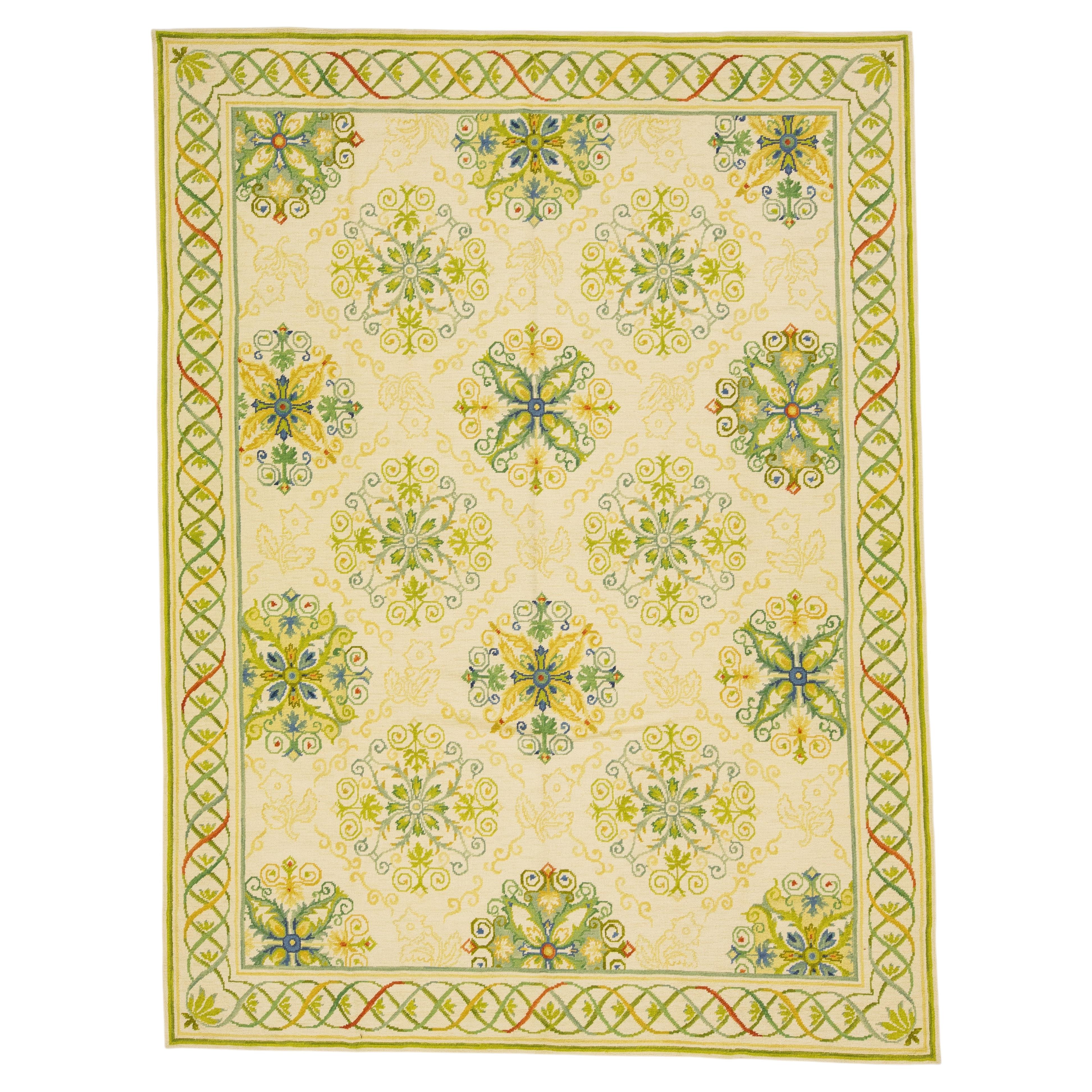 Moderner portugiesischer Wollteppich im Aubusson-Stil, im Nadelstichverfahren gefertigt, mit floralen Medaillons