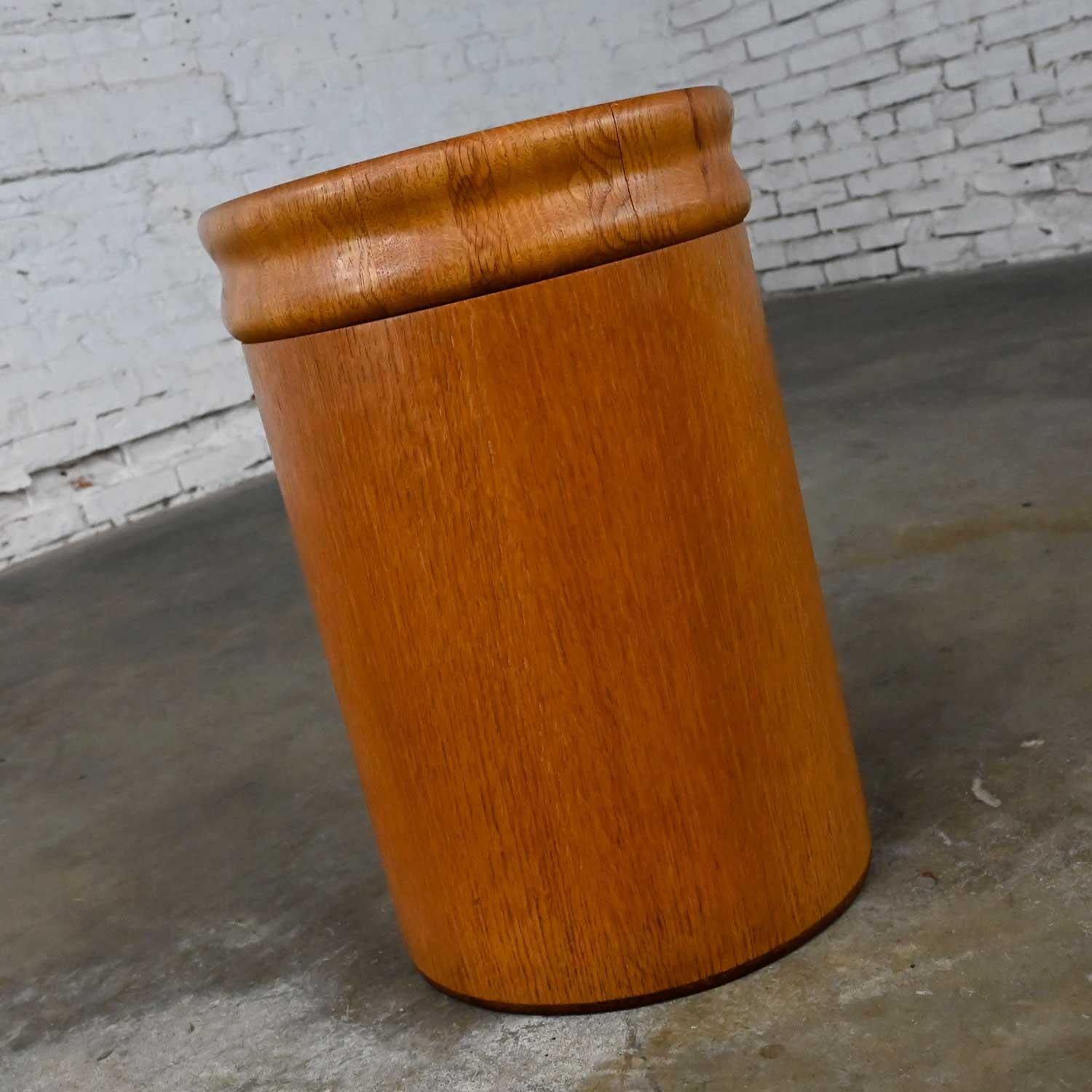 Modern Postmodern Cylindrical Drum Side Table Oak Butcher Block Lid & Storage In Good Condition In Topeka, KS