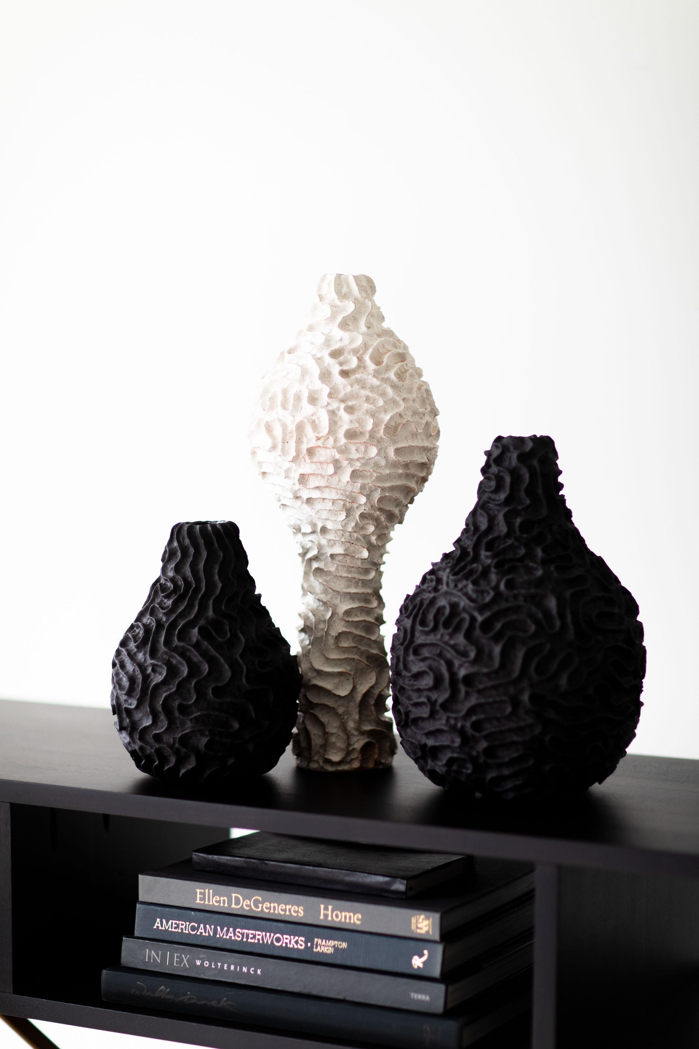 Designer: Suzy Goodelman

Distributore: Craft Associates Furniture
Periodo/Modello: Nuovo
Specifiche: Argilla

Dimensioni: 

H. H. 43,18 cm (8,5