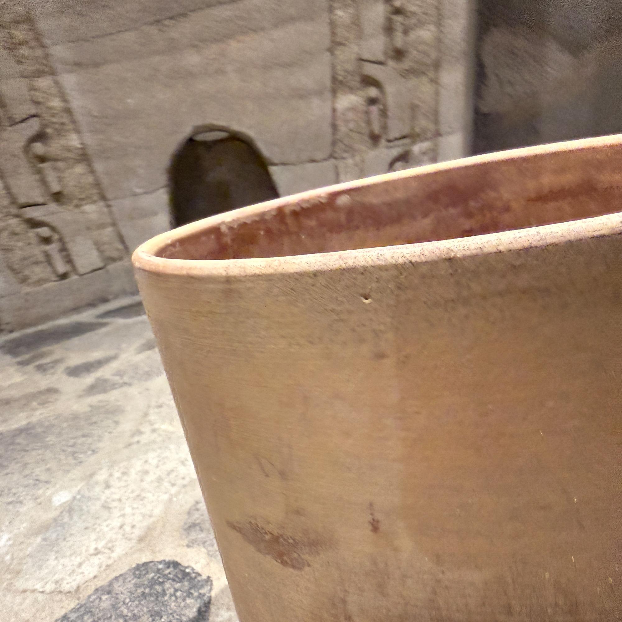 Terracotta Fioriera moderna in ceramica stile Gainey Pottery patinata in vendita