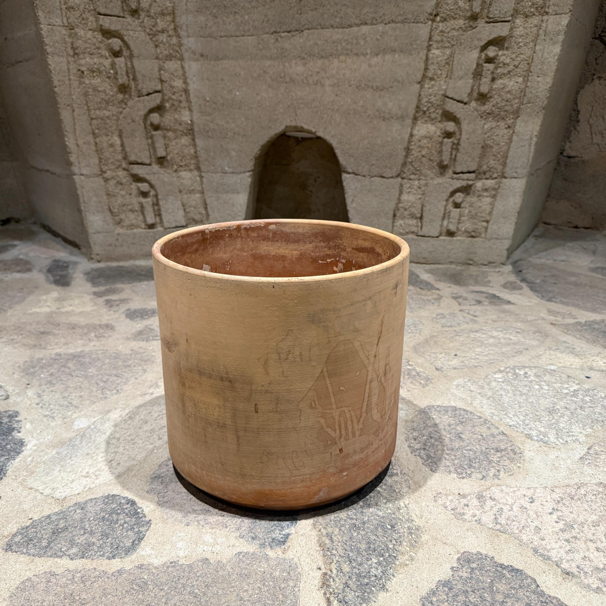 Fioriera moderna in ceramica stile Gainey Pottery patinata in vendita 1