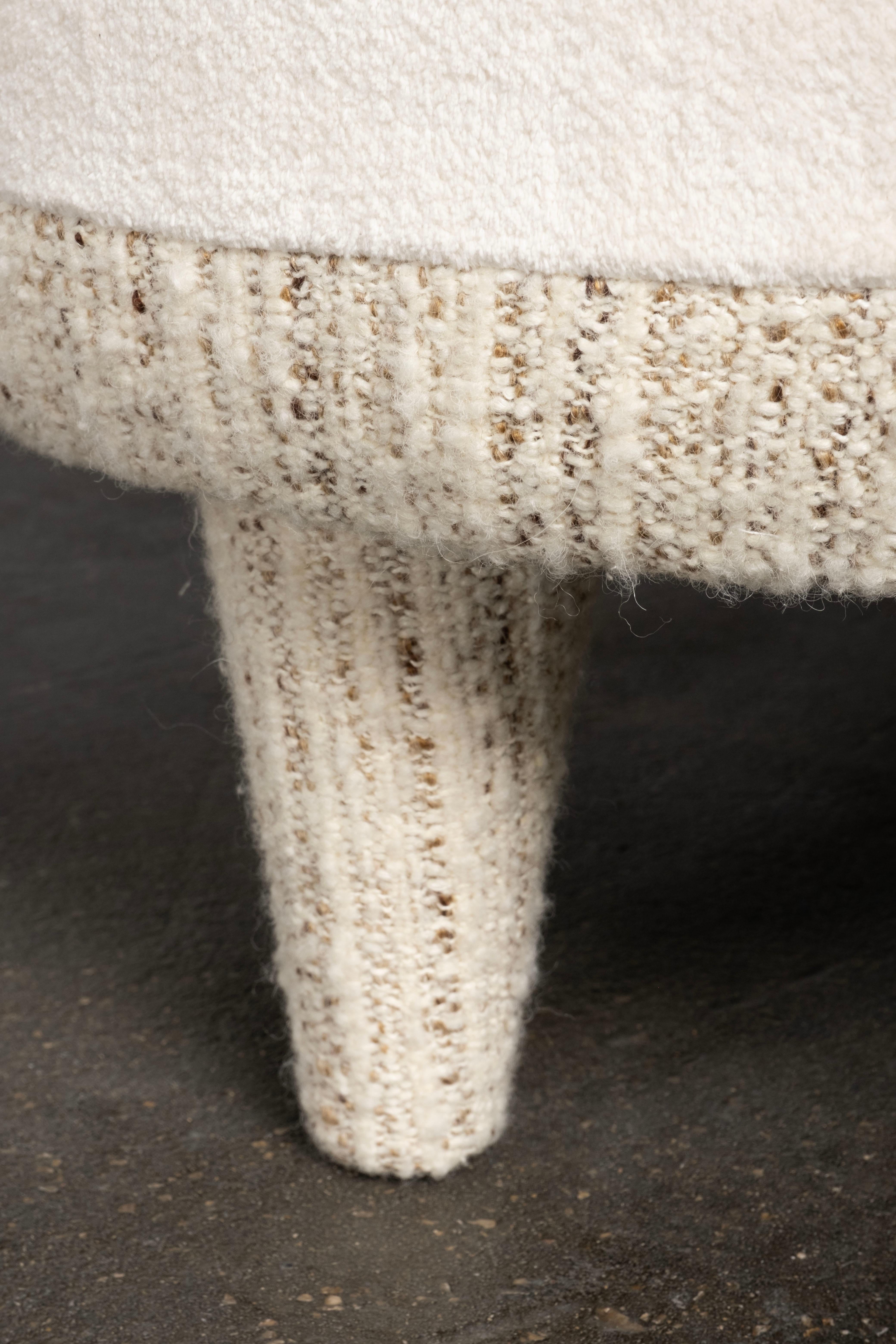 XXIe siècle et contemporain Pouf moderne Dedar Chenille laine fabriqué à la main au Portugal par Greenapple en vente