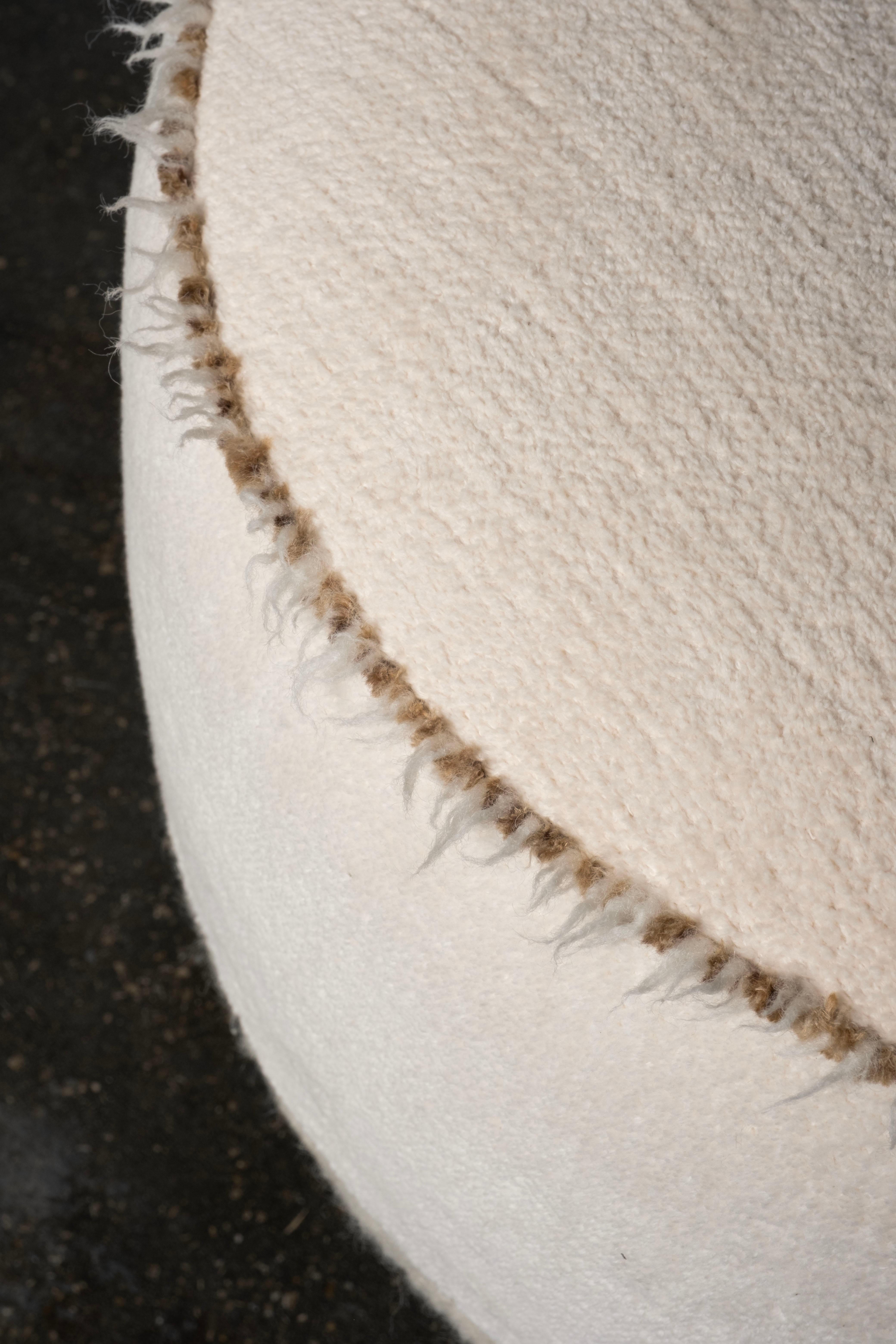 Pouf moderne Dedar Chenille laine fabriqué à la main au Portugal par Greenapple en vente 3