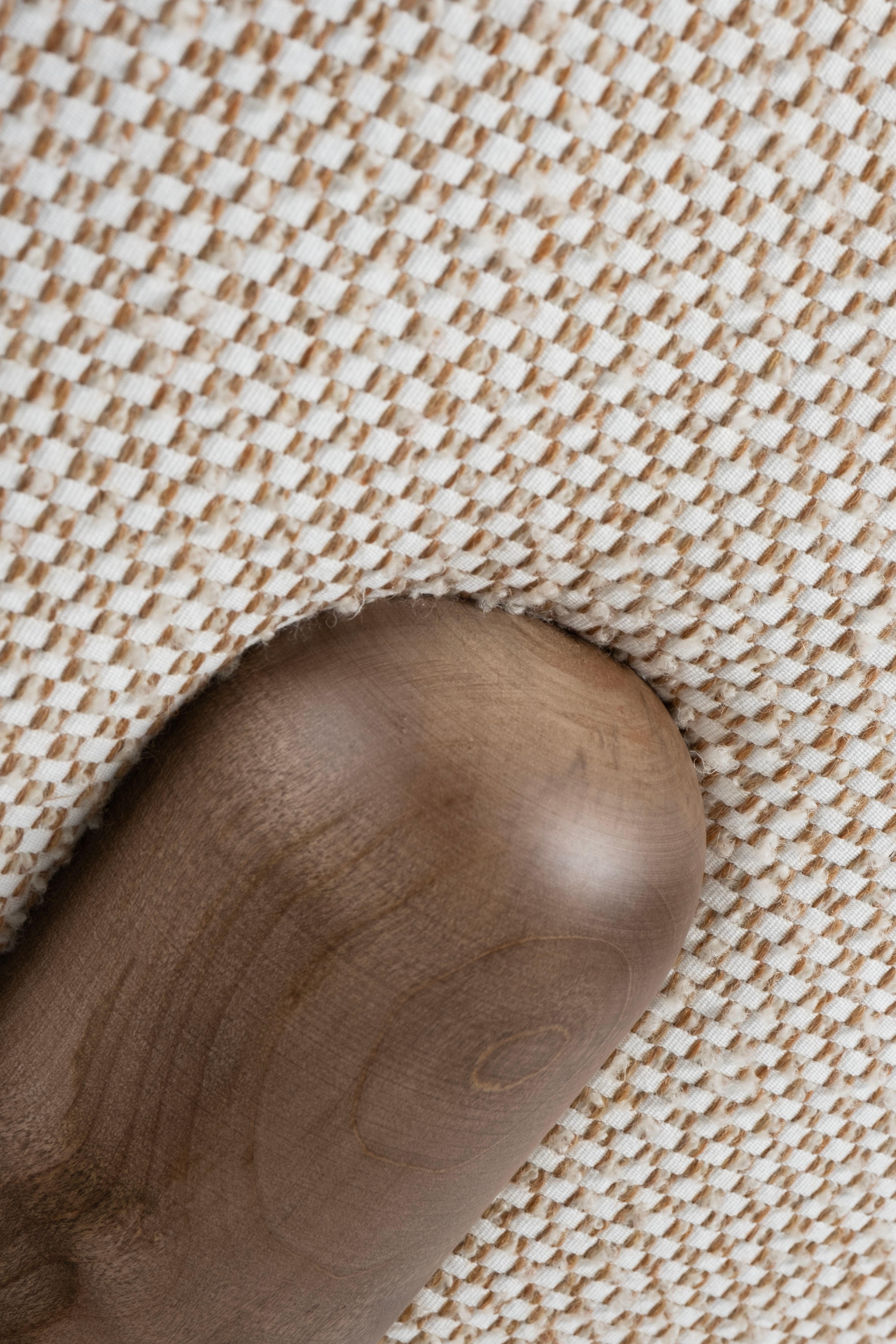 Chenille Pouf moderne Dedar Laine Coton Noyer Fait main au Portugal par Greenapple en vente
