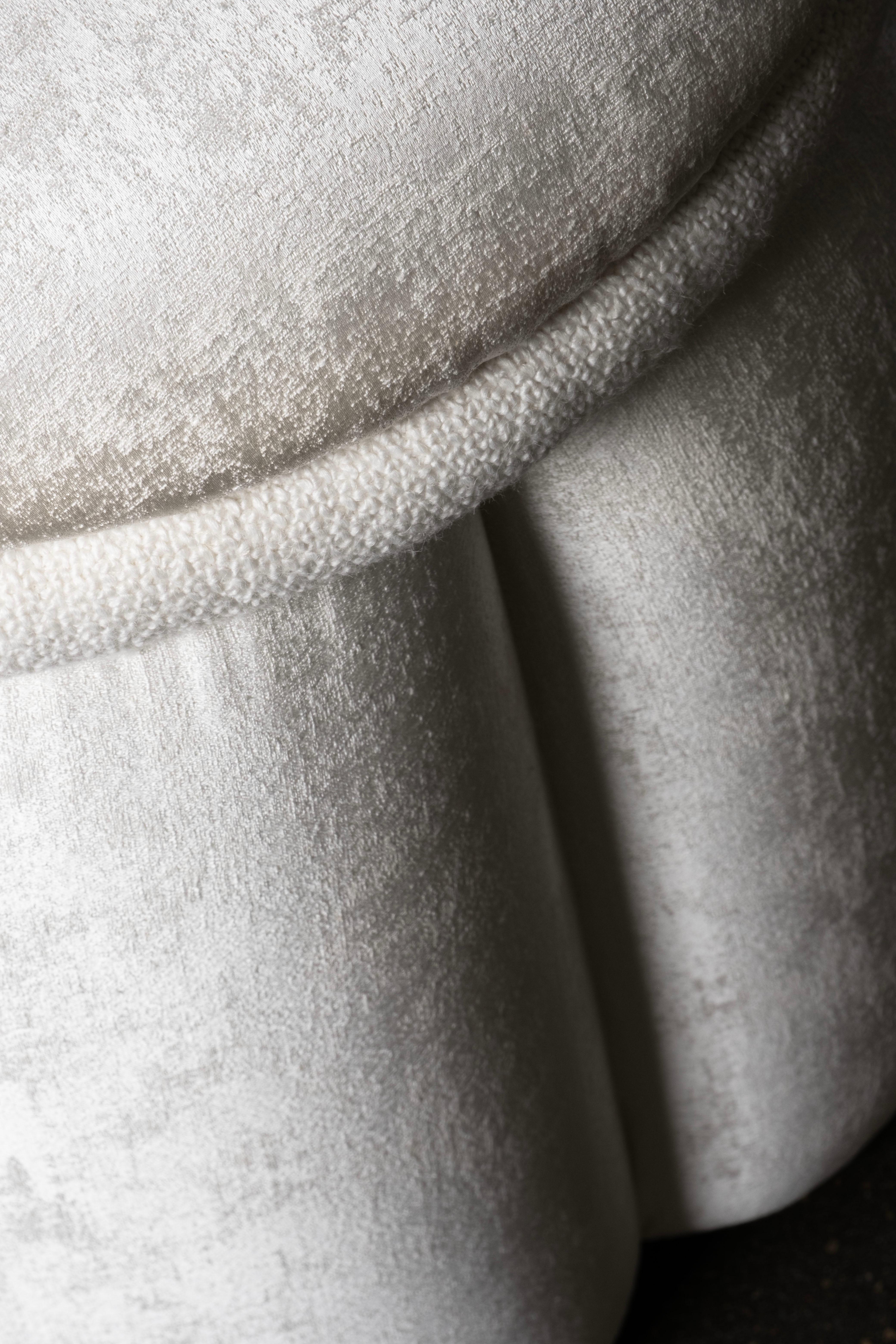 Pouf ottomane moderne fabriqué à la main au Portugal par Greenapple en vente 1