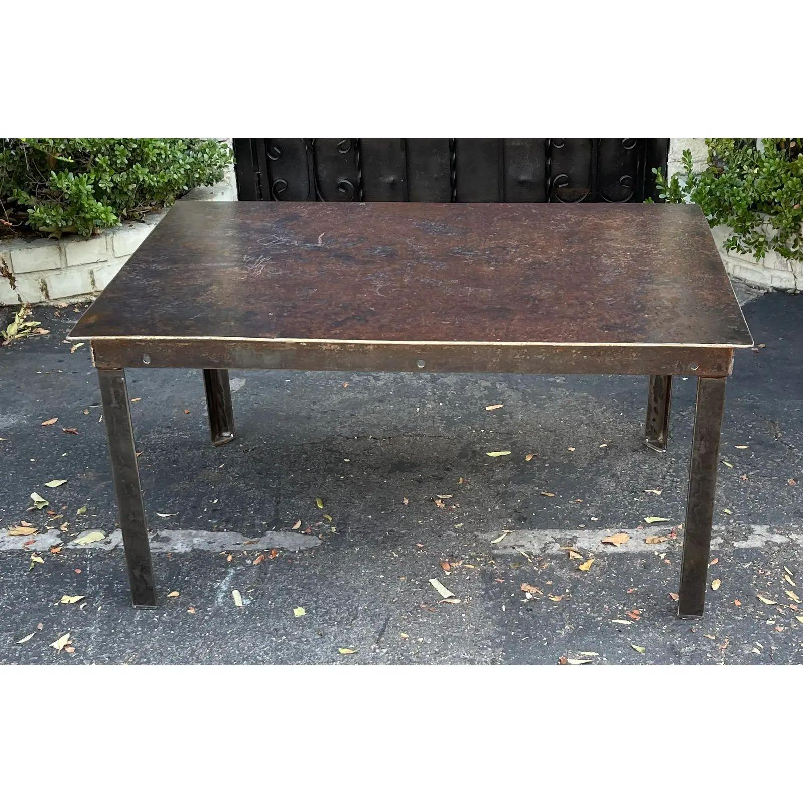 Modern Pounded Iron Industrial Chic Coffee Cocktail Table (Industriell) im Angebot
