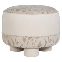 Pouf ottomano moderno in ciniglia e boucle, fatto a mano in Portogallo da Greenapple