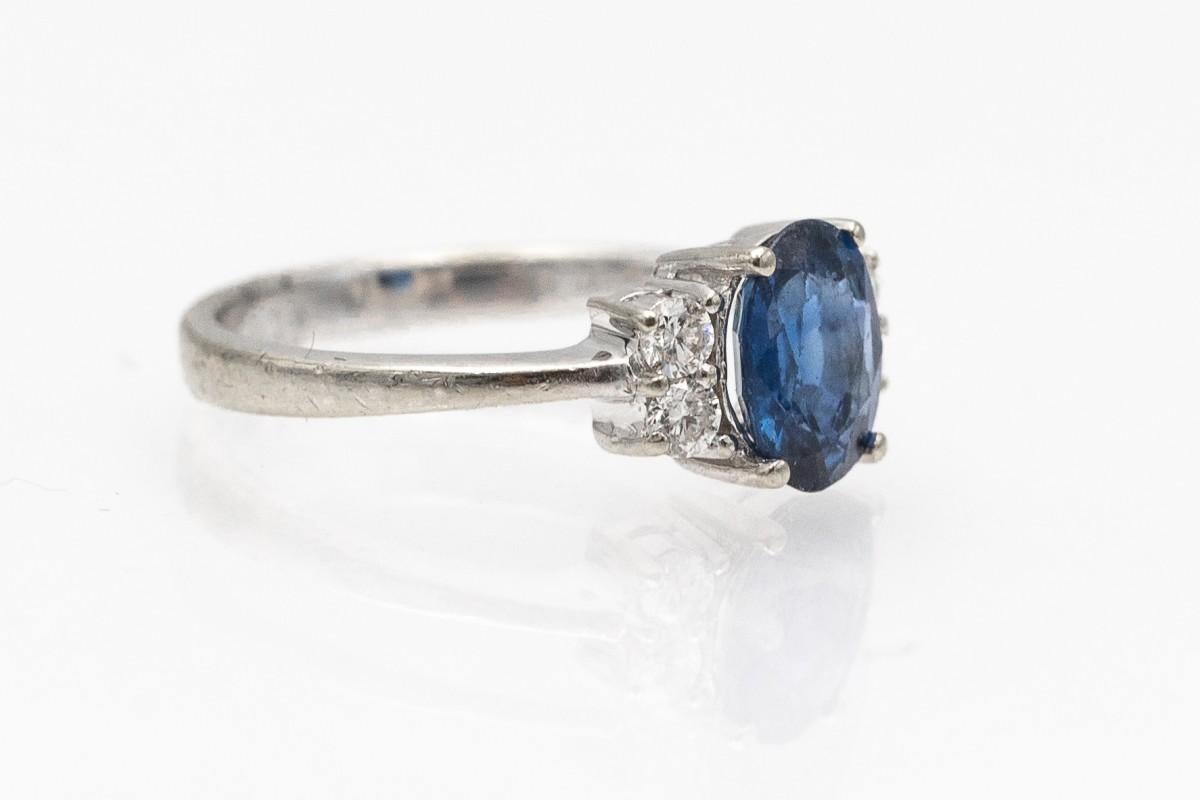 Oval Cut Modern pre-owned white gold ring with oval sapphire and diamonds For Sale