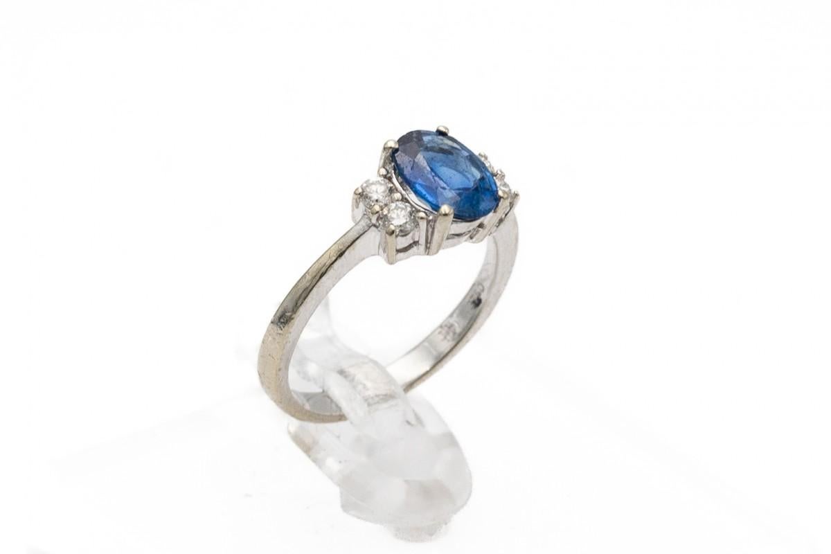 Modern pre-owned white gold ring with oval sapphire and diamonds For Sale 1