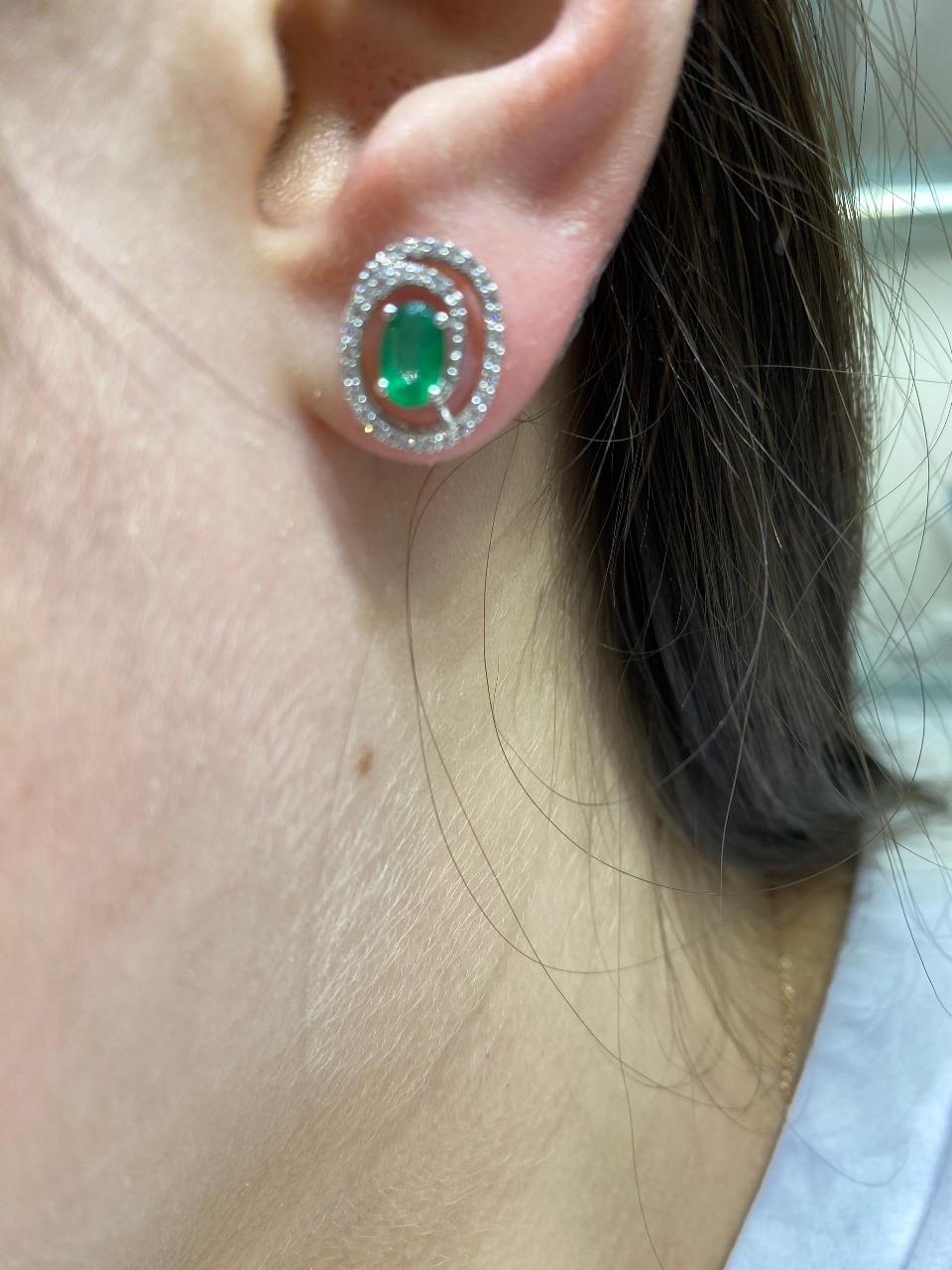 oval emerald stud earrings