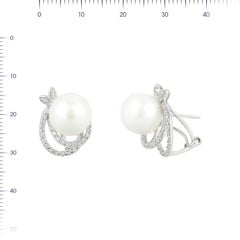 Modern Precious Pearl Diamond Fabulous White Gold Lever-Back Earrings