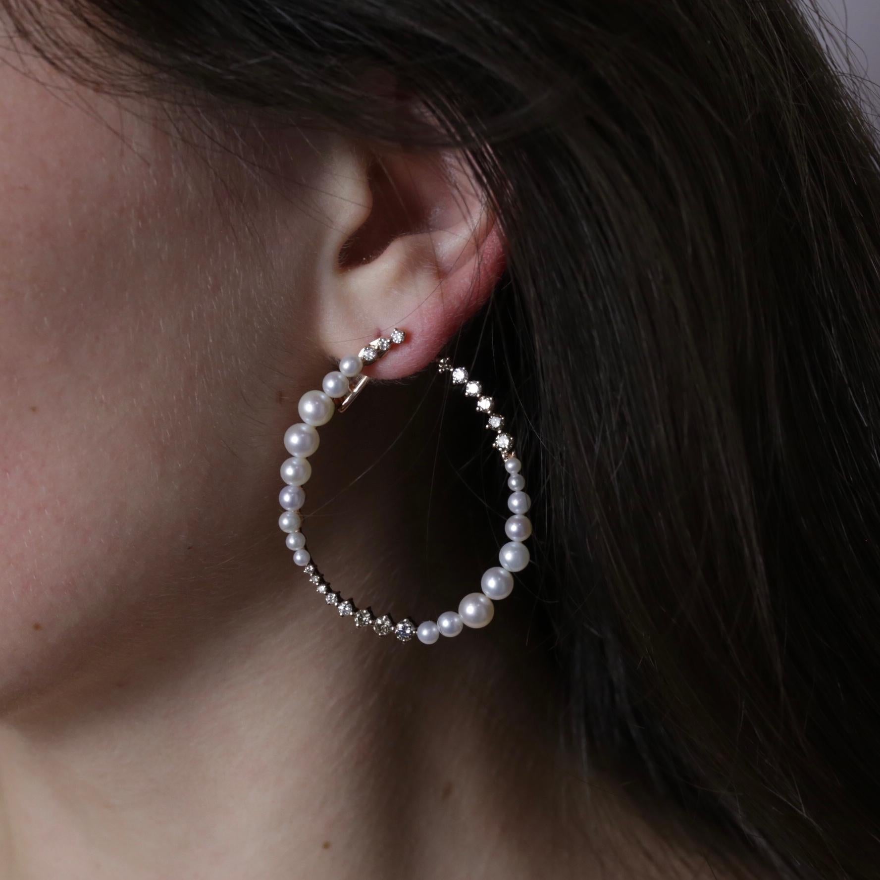 Boucles d'oreilles modernes en or jaune 18 carats avec perles précieuses et diamants fabuleux en vente 2