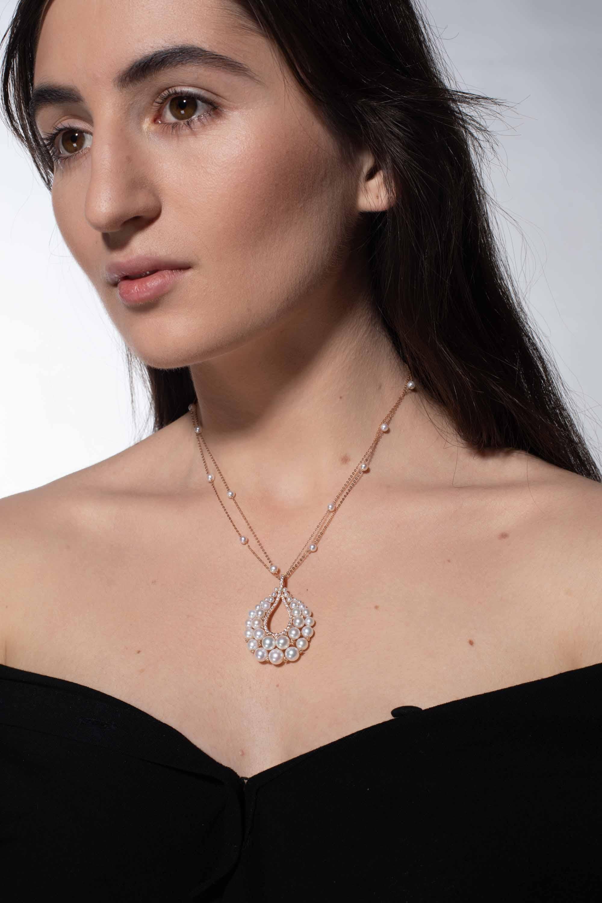 Modern Precious Pearl Diamond Fabulous Yellow Gold 18 Karat Necklace For Sale 3