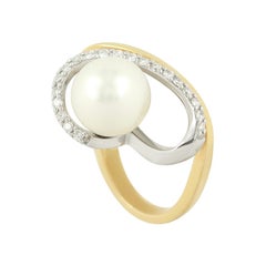 Anillo Moderno de Oro Amarillo con Diamantes y Perlas Preciosas