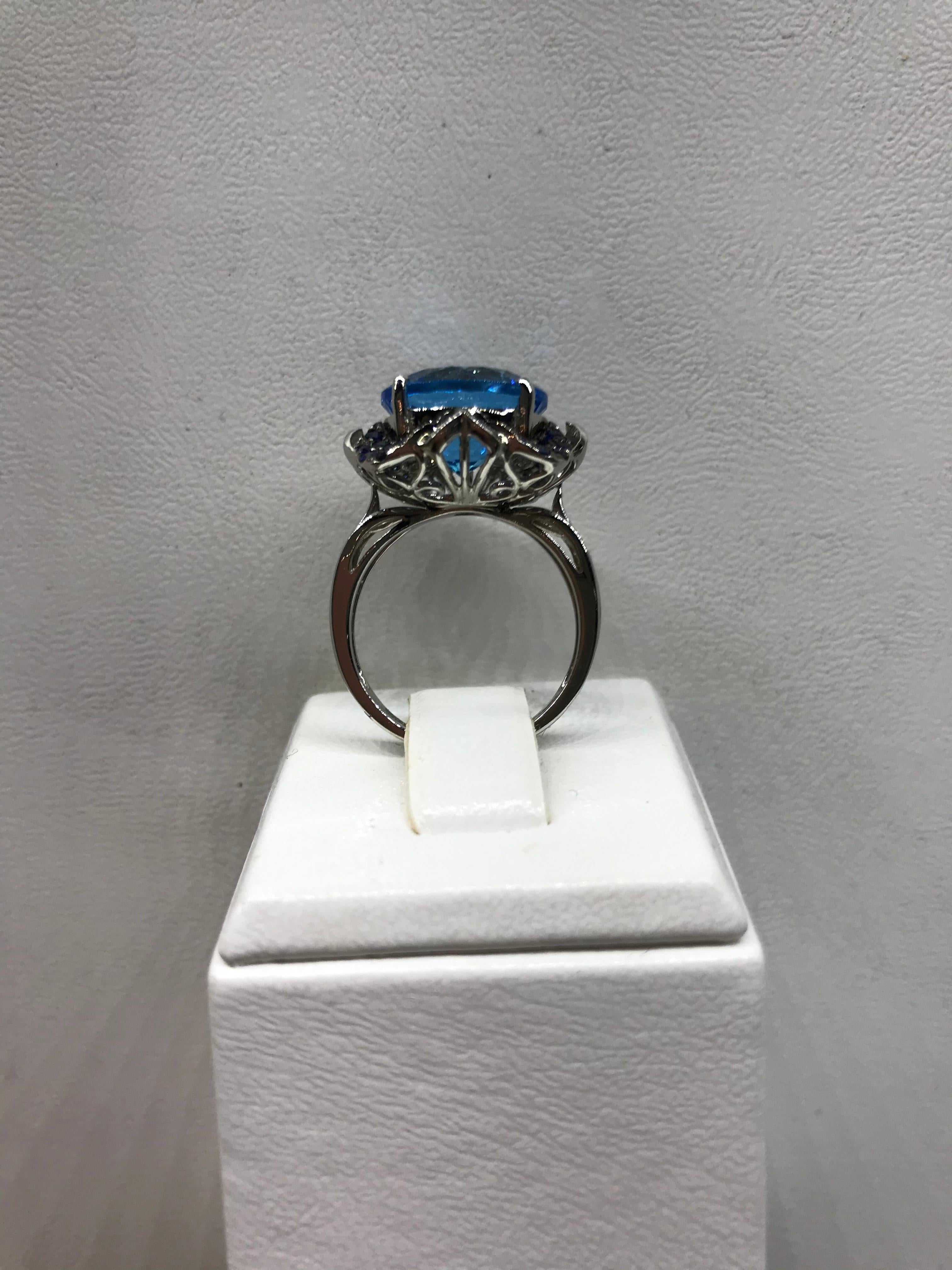Modern Precious Topaz Blue Sapphire Fabulous White Gold Ring For Sale 1
