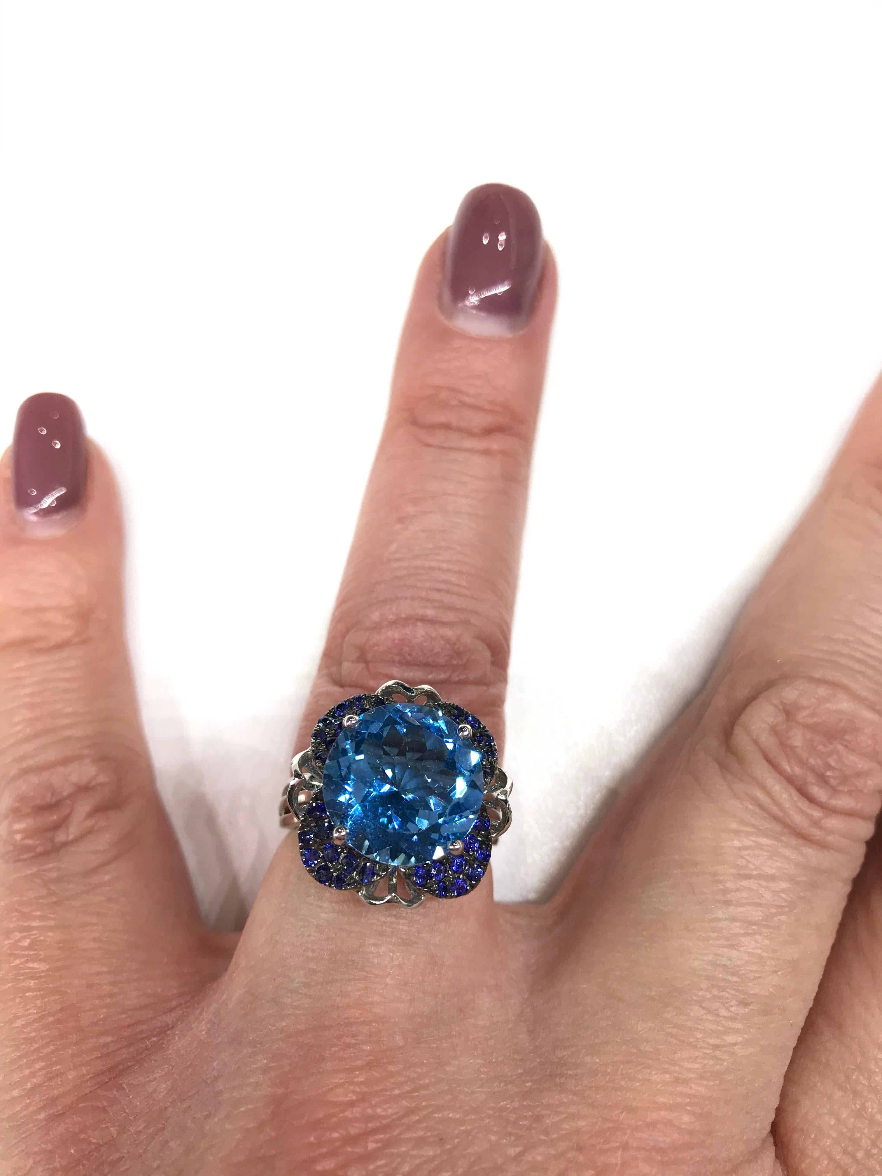 Modern Precious Topaz Blue Sapphire Fabulous White Gold Ring For Sale 4