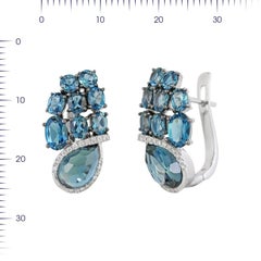 Boucles d'oreilles modernes et fabuleuses en or blanc avec topaze précieuse et diamant