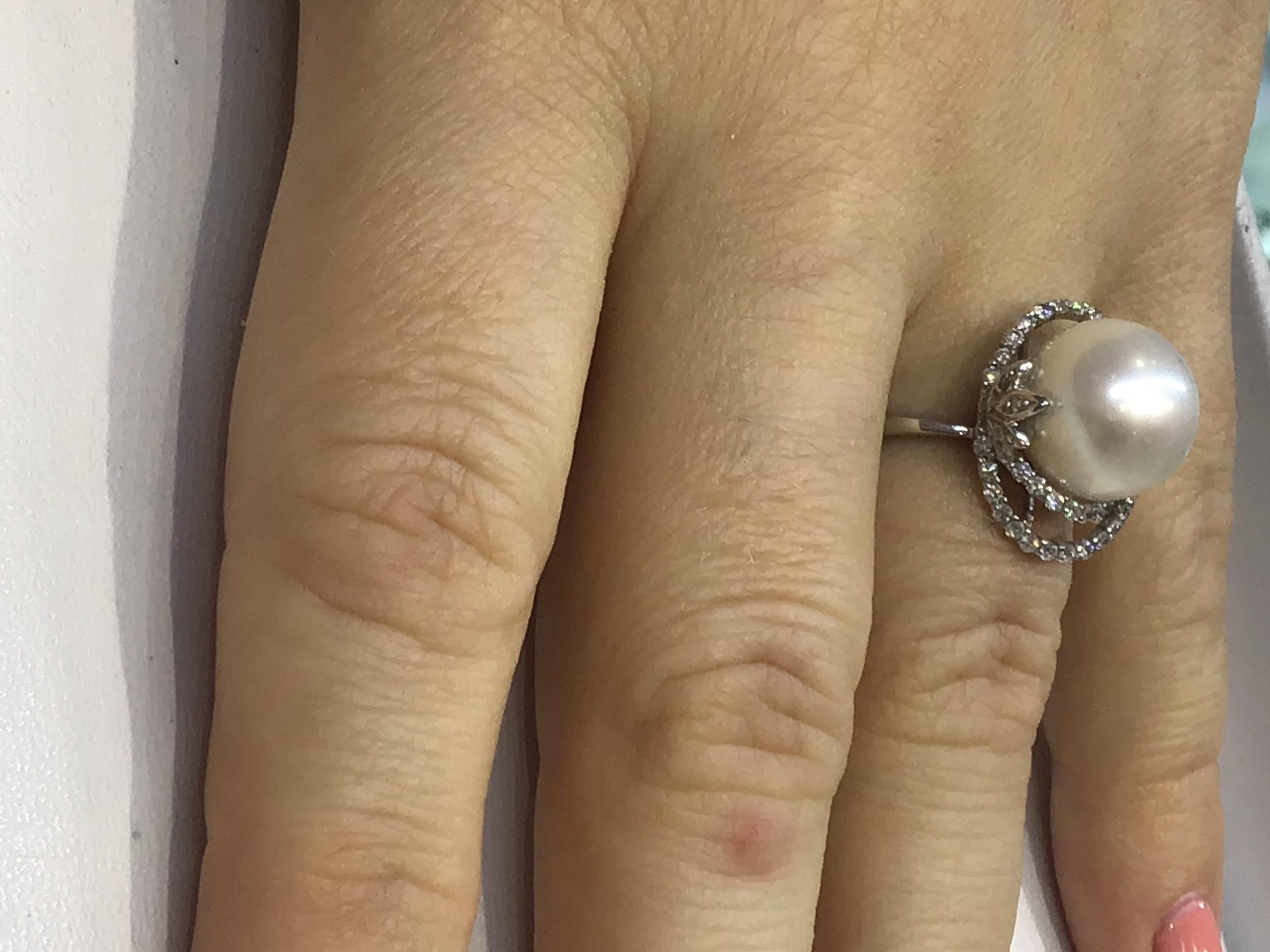 Women's Modern Precious White Pearl Diamond Fabulous White Gold Ring For Sale