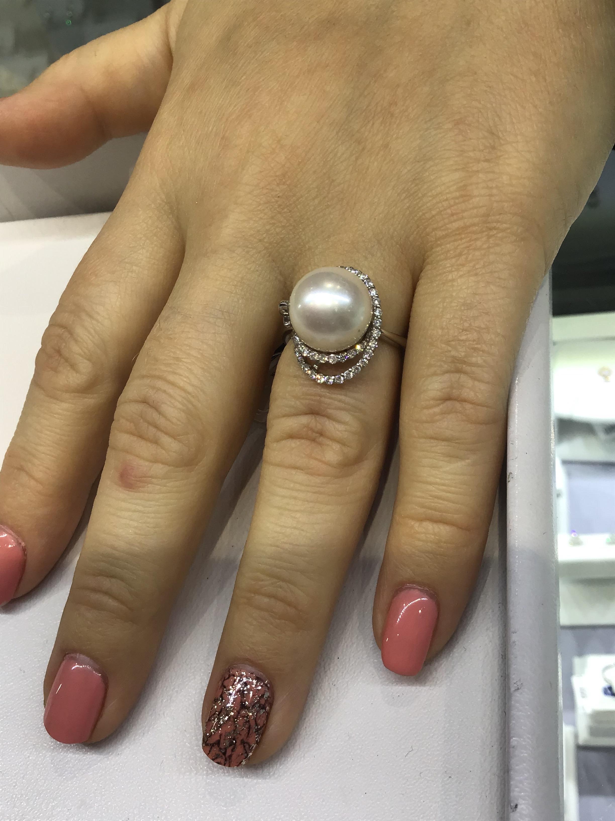 Modern Precious White Pearl Diamond Fabulous White Gold Ring For Sale 2