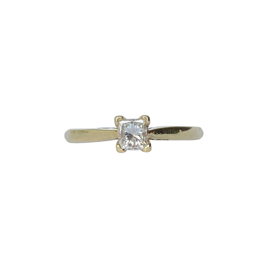 Modern Princess Cut Diamond and 18 Carat Gold Solitaire Ring For Sale