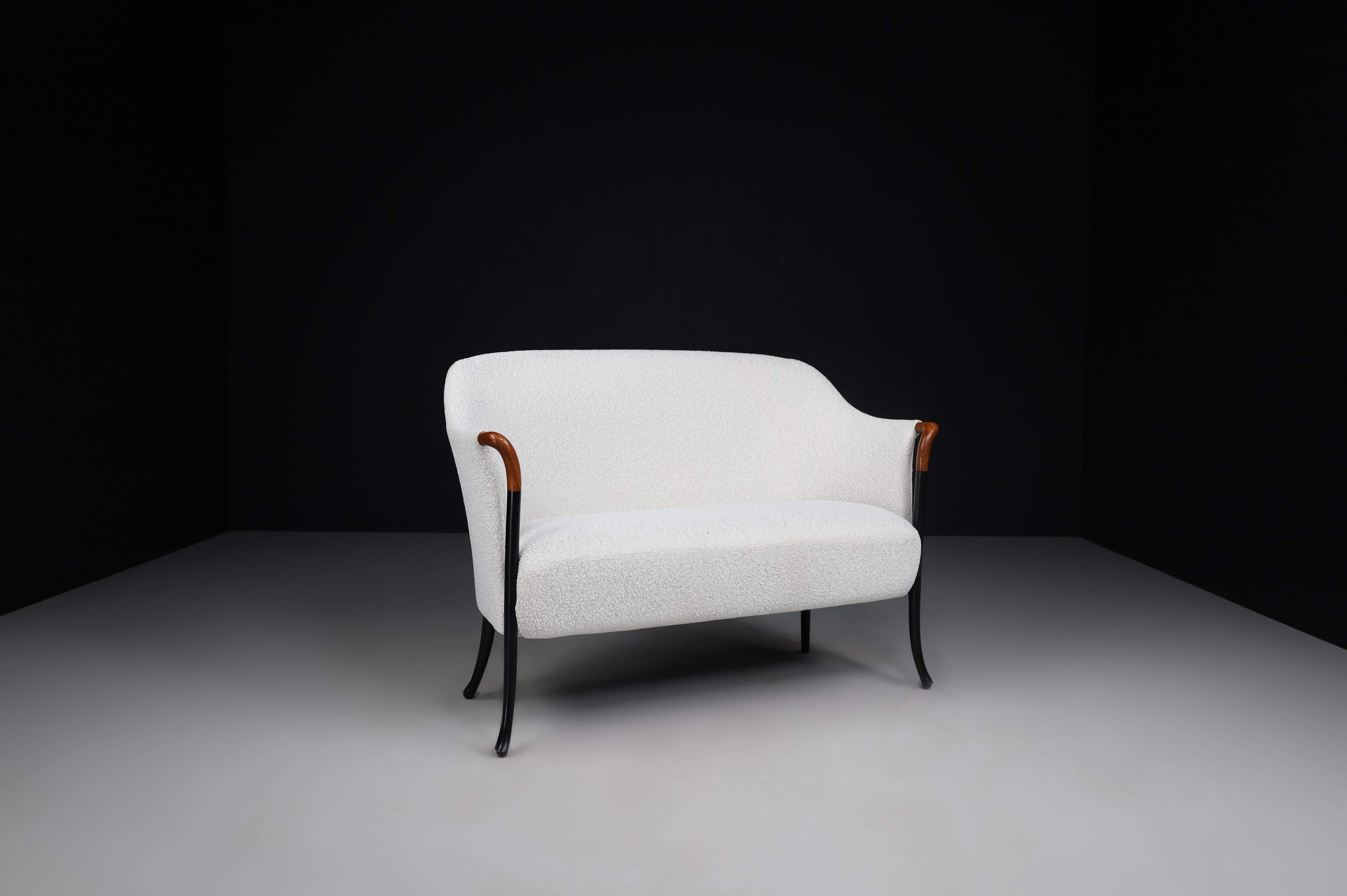 Modern Progetti Bench by Umberto Asnago for Giorgetti in New Bouclé Fabric, Italy 1980s 

Modern Progetti Bench - sofa by Umberto Asnago For Giorgetti In New Bouclé Fabric. Stylish and very comfortable bench and elegant curved wooden legs. The