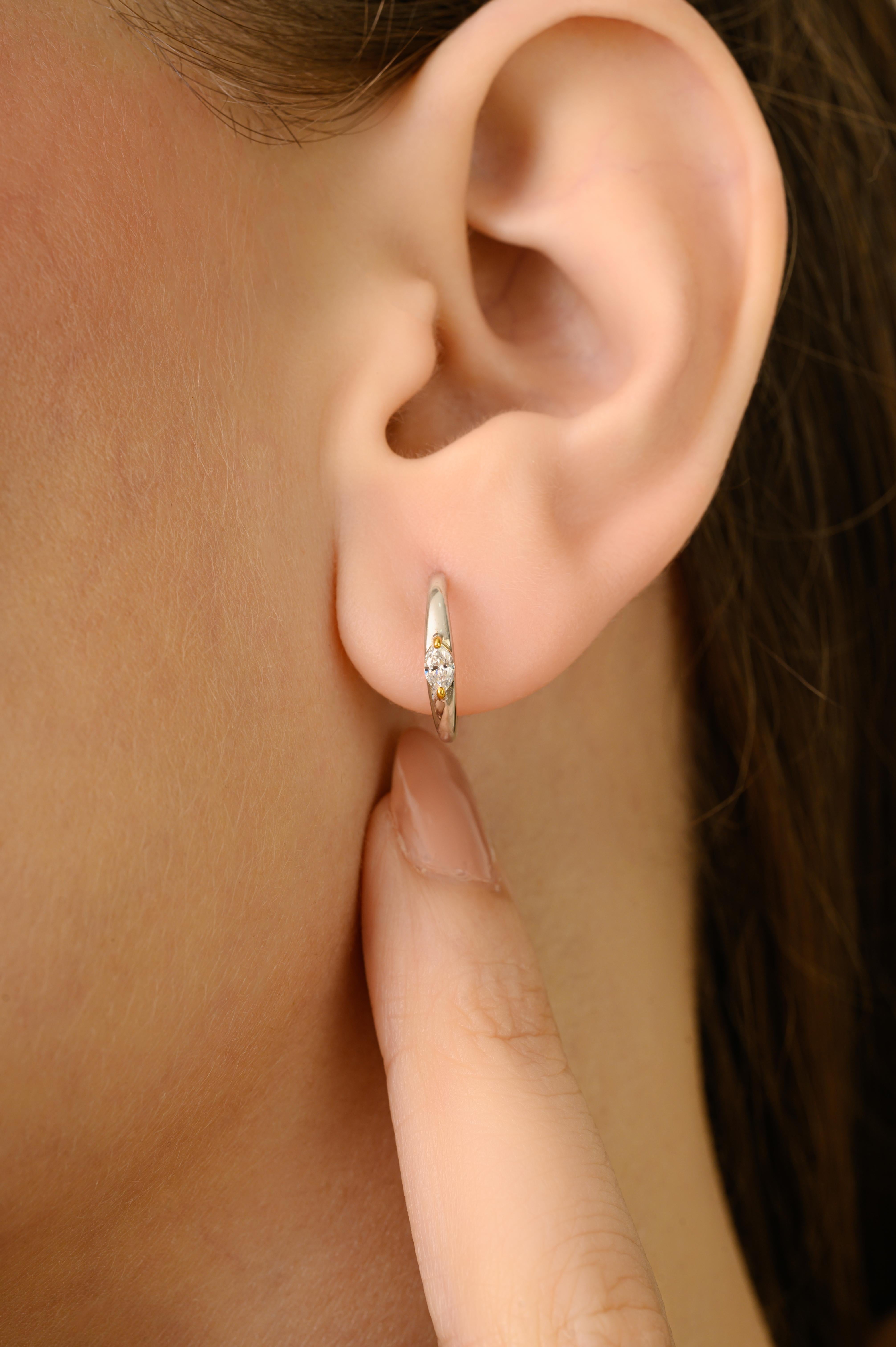 Boucle d'oreille moderne en or blanc et jaune 18k sertie de diamants taillés en marquise Pour femmes en vente