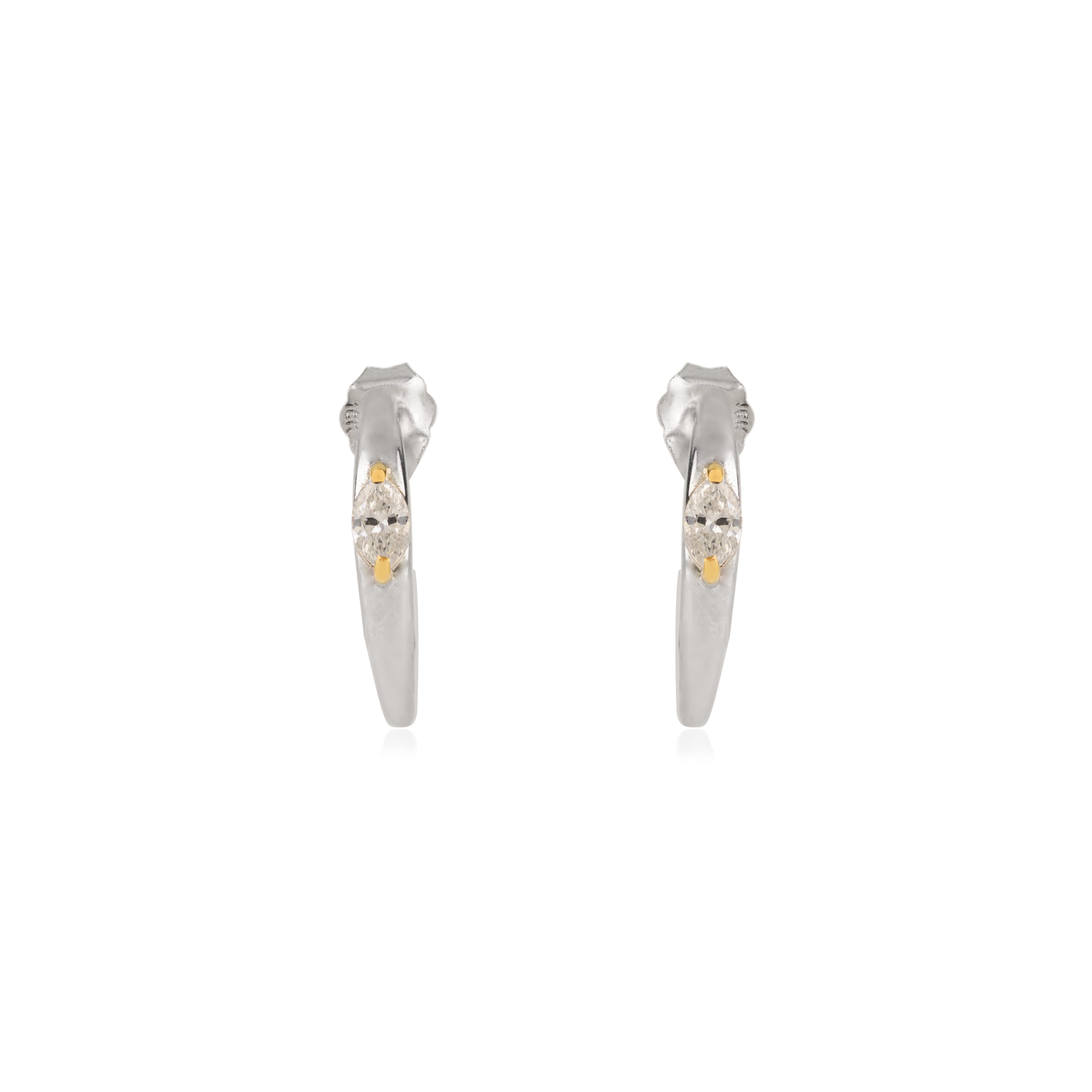 Boucle d'oreille moderne en or blanc et jaune 18k sertie de diamants taillés en marquise en vente 3
