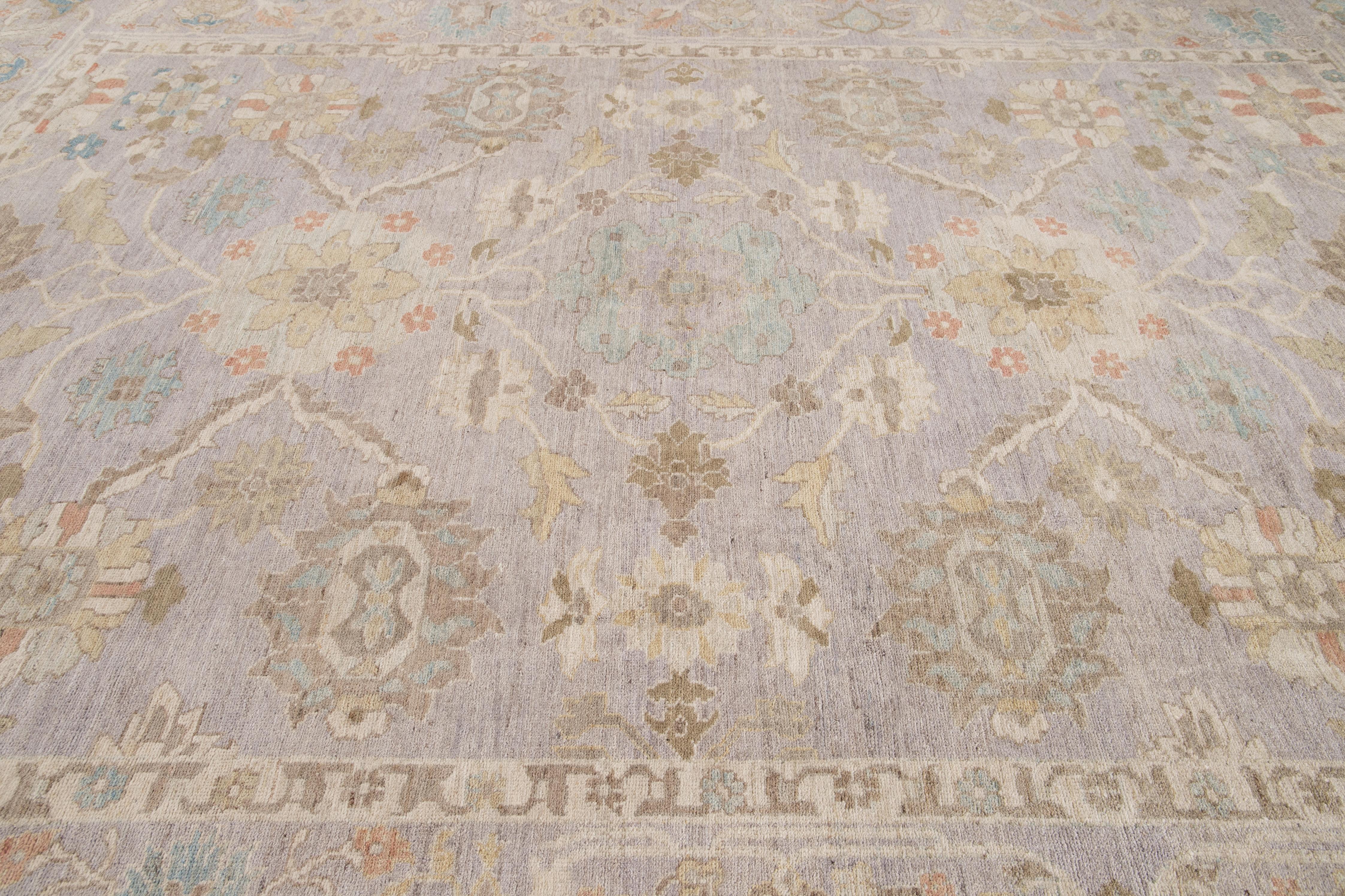 Laine Tapis moderne violet Sultanabad en laine à fleurs fait à la main en vente