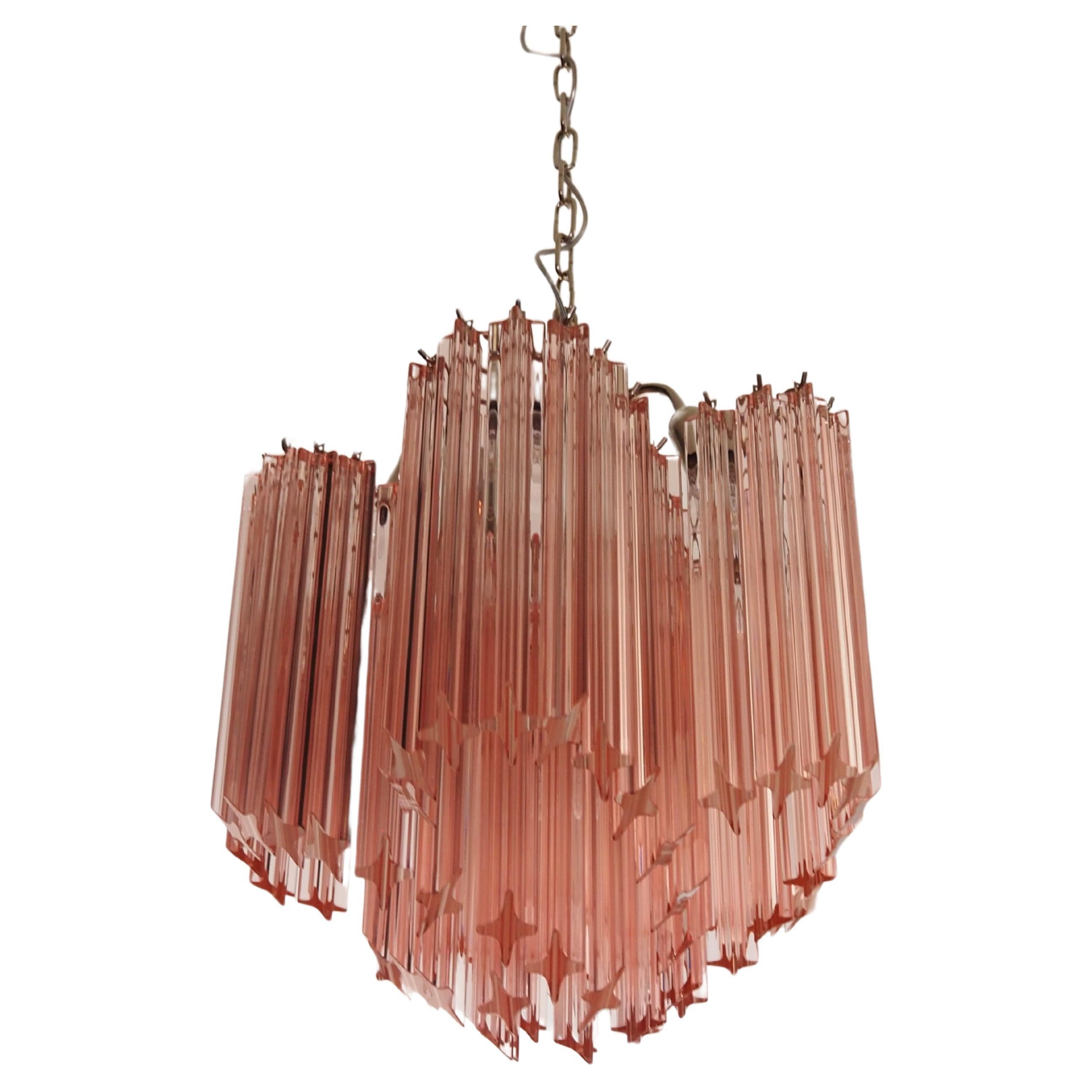 A magnificent Murano glass unique chandelier, spiral shape, very elegant, 60 pink quadriedri on nickel metal frame. This Mid-Century Italian chandelier is truly a timeless classic.
Period: late xx century
Dimensions: 46,50inches (120 cm) height with