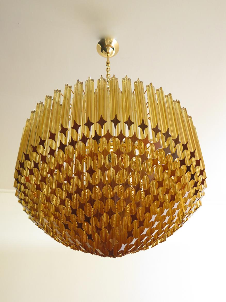 A magnificent Murano glass chandelier, 265 amber quadriedri on gold frame. This large midcentury Italian chandelier is truly a timeless Classic. New product, prompt delivery.
Period: Current production
Dimensions: 57.10 inches (145 cm) height with