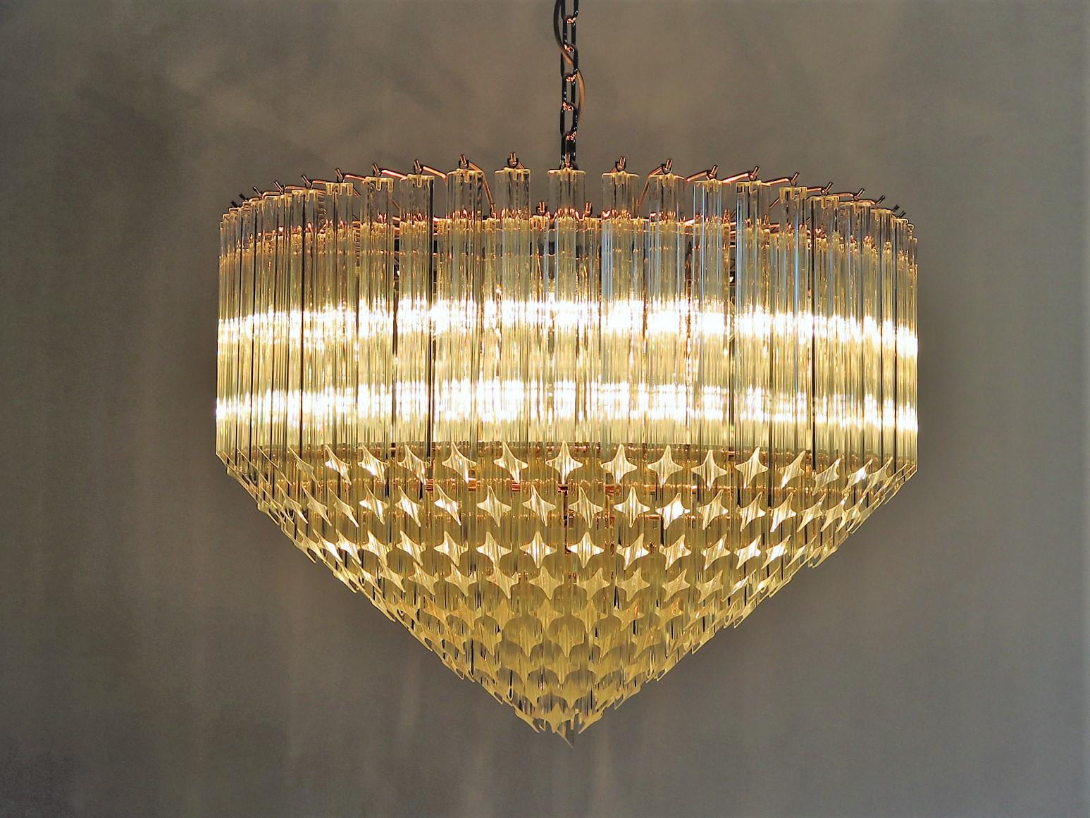 Modern Quadriedri Murano Glass Chandelier, 265 Trasparent Prism, Gold Frame For Sale 4
