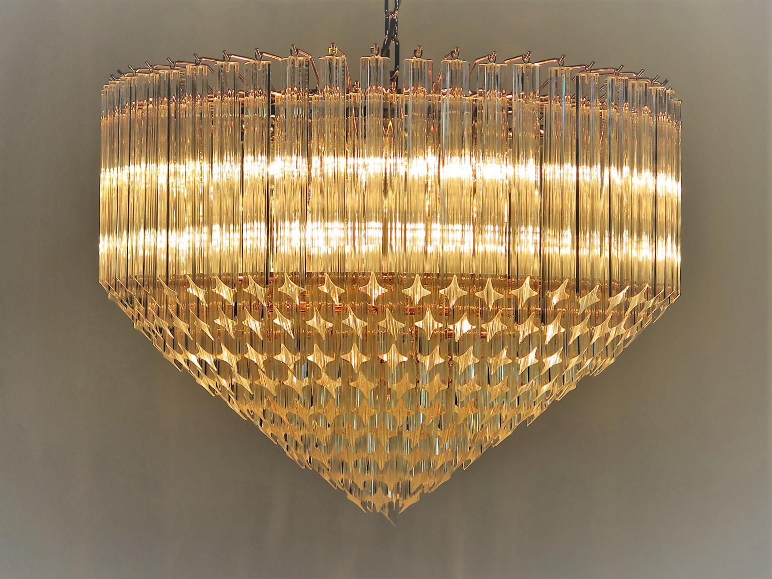 Modern Quadriedri Murano Glass Chandelier, 265 Trasparent Prism, Gold Frame For Sale 5