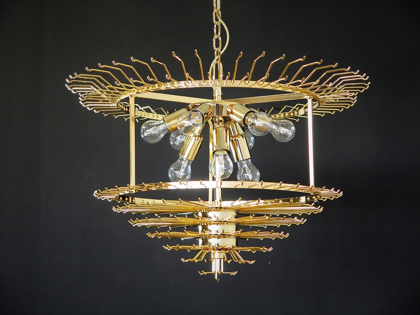 Modern Quadriedri Murano Glass Chandelier, 265 Trasparent Prism, Gold Frame For Sale 9