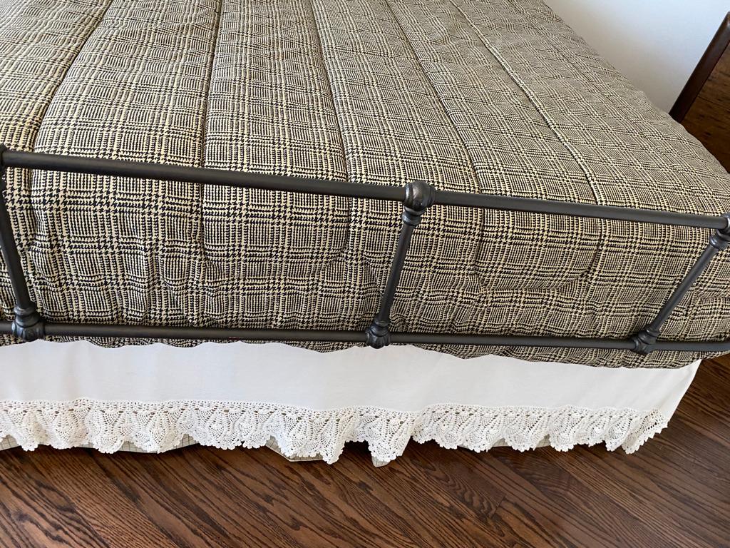 Classico americano Letto moderno queen size in ferro in vendita
