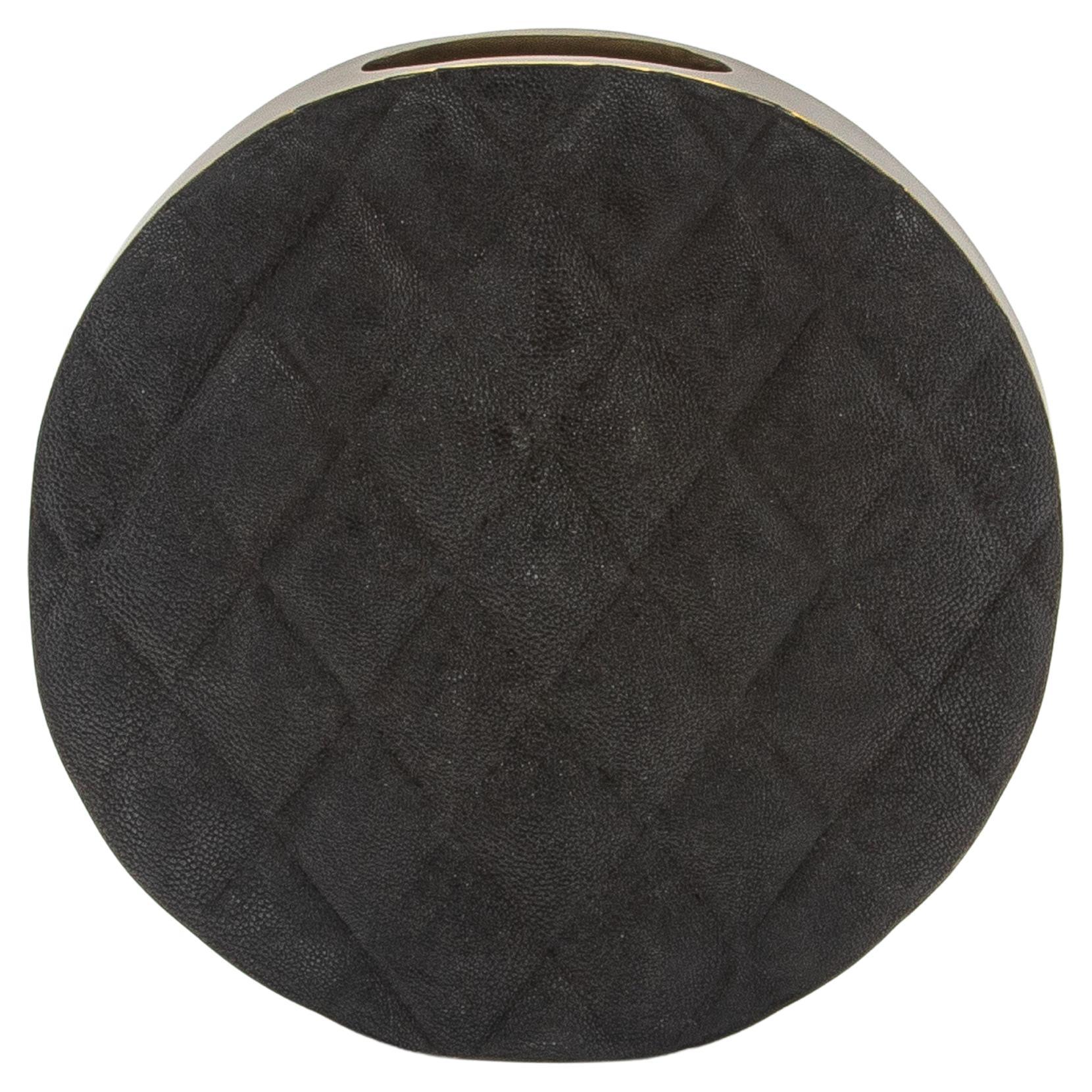 Vaso moderno trapuntato in zigrino nero con dettagli in ottone di KIFU Paris