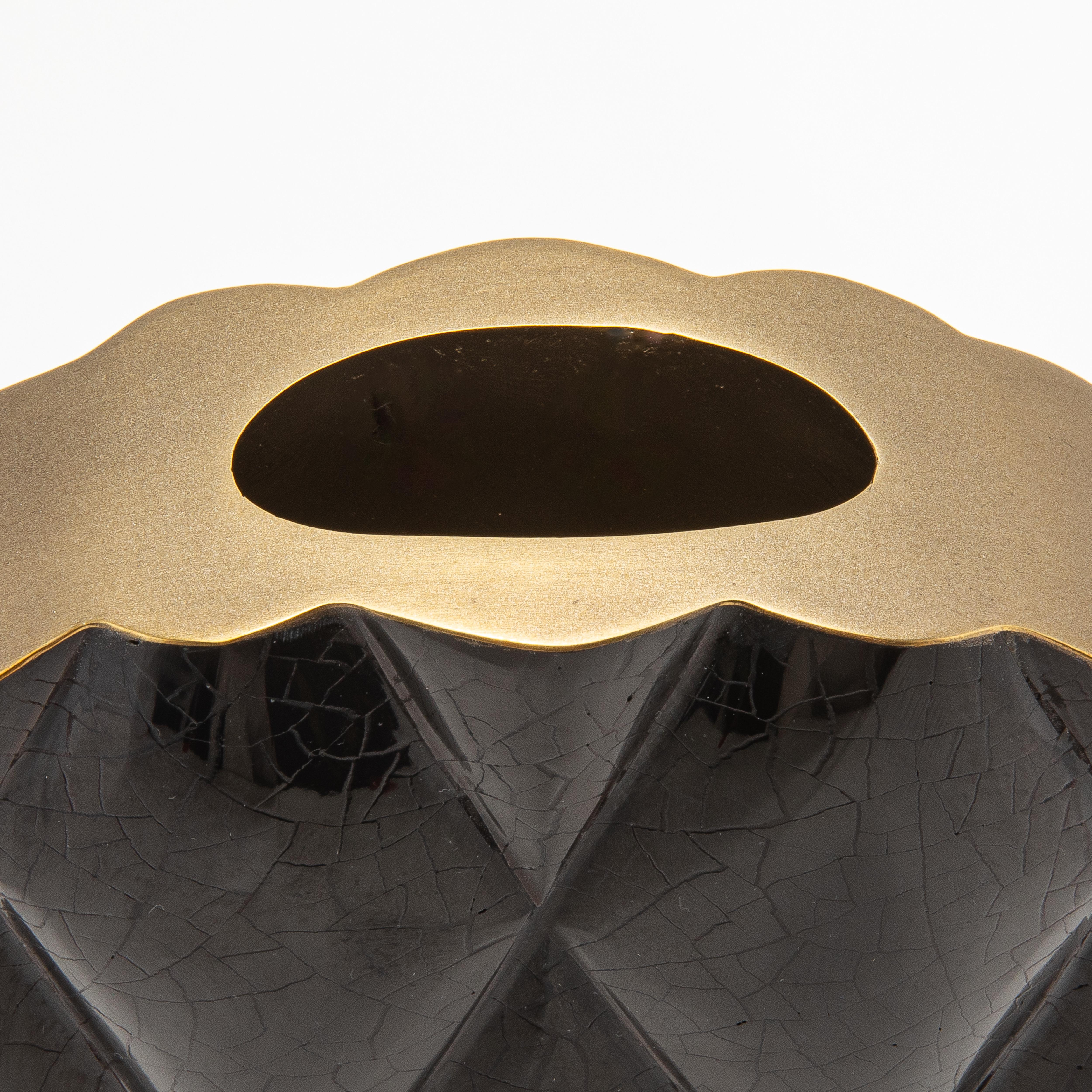 Vase The Moderns en coquillage noir avec détails en laiton par KIFU Paris Neuf - En vente à West Hollywood, CA
