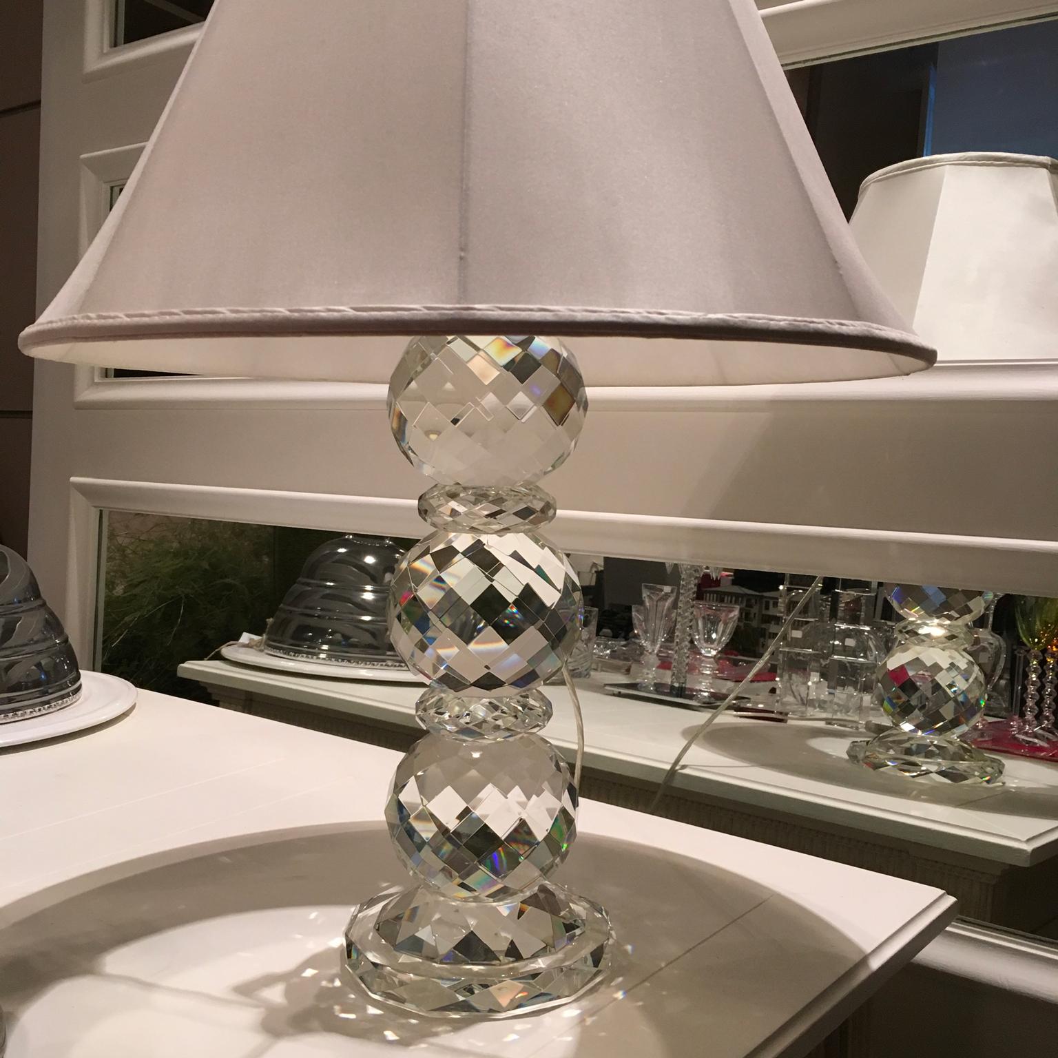 Ralph Lauren Crystal Faceted Table Lamp with White Silk Lampshade In Good Condition In Brescia, IT