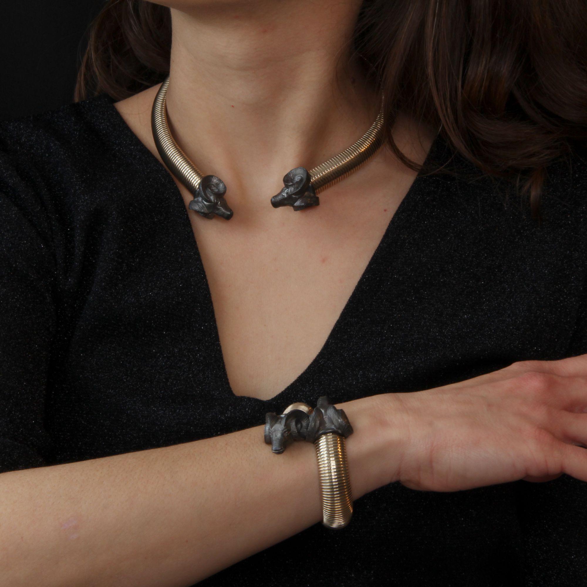 Bracelet in silver partially covered with yellow gold.
This original bracelet is formed of a tubogas style mesh that ends at each end with a chiseled ram's head. The 2 heads are separated in order to be able to put on the bracelet.
Total weight of