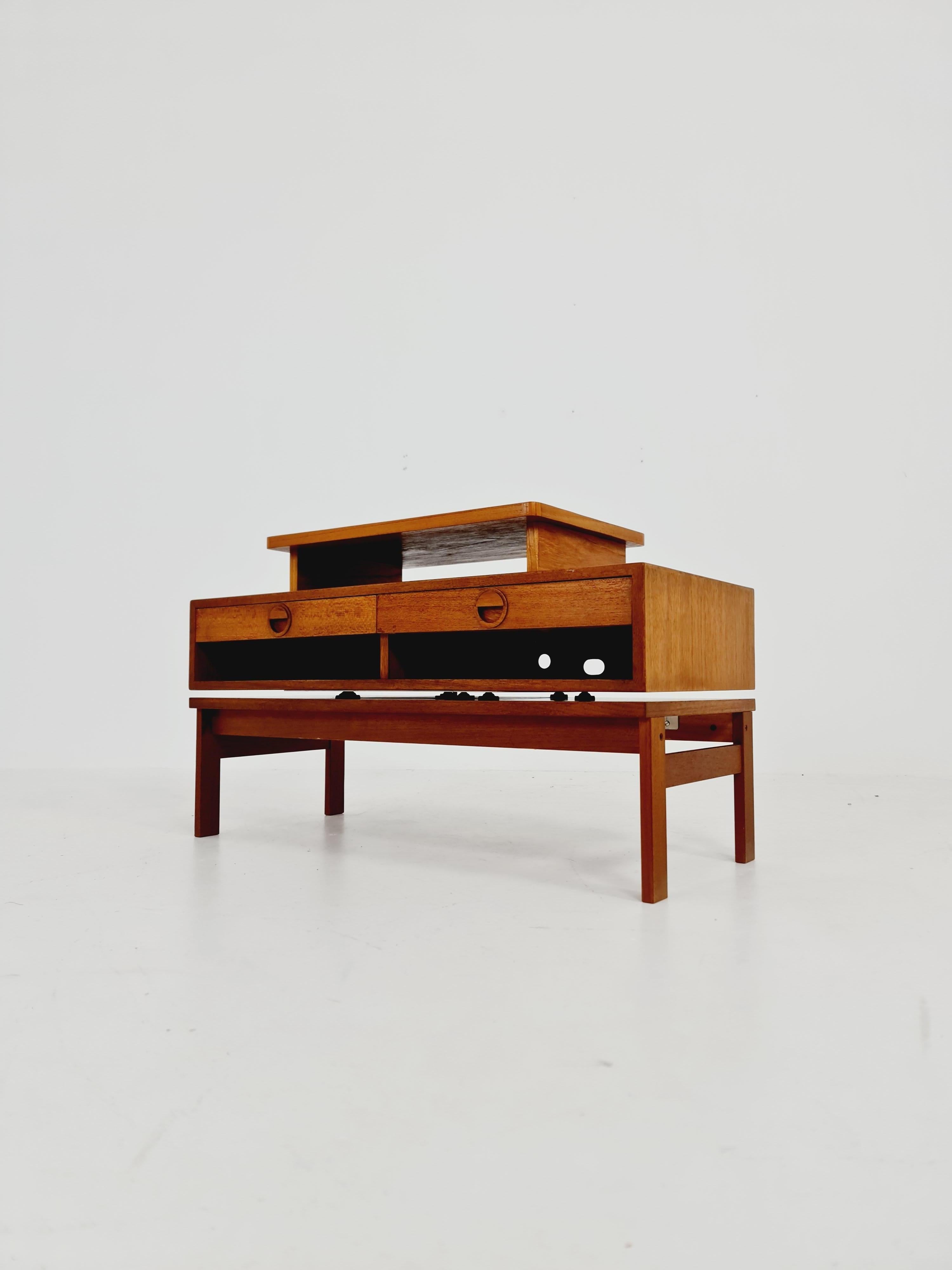 Teak modern, Rare Danish tv-bench hallway table teak by Hansen & Guldborg Mobler For Sale
