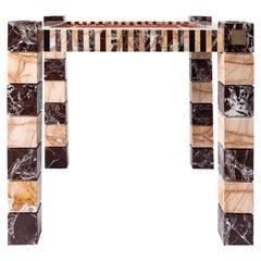 Moderner Domino-Tisch aus Ravello und Dolomitstein von MADE by MONIOMI Moderner Domino-Tisch aus Ravello und Dolomitstein von MADE by MONIOMI