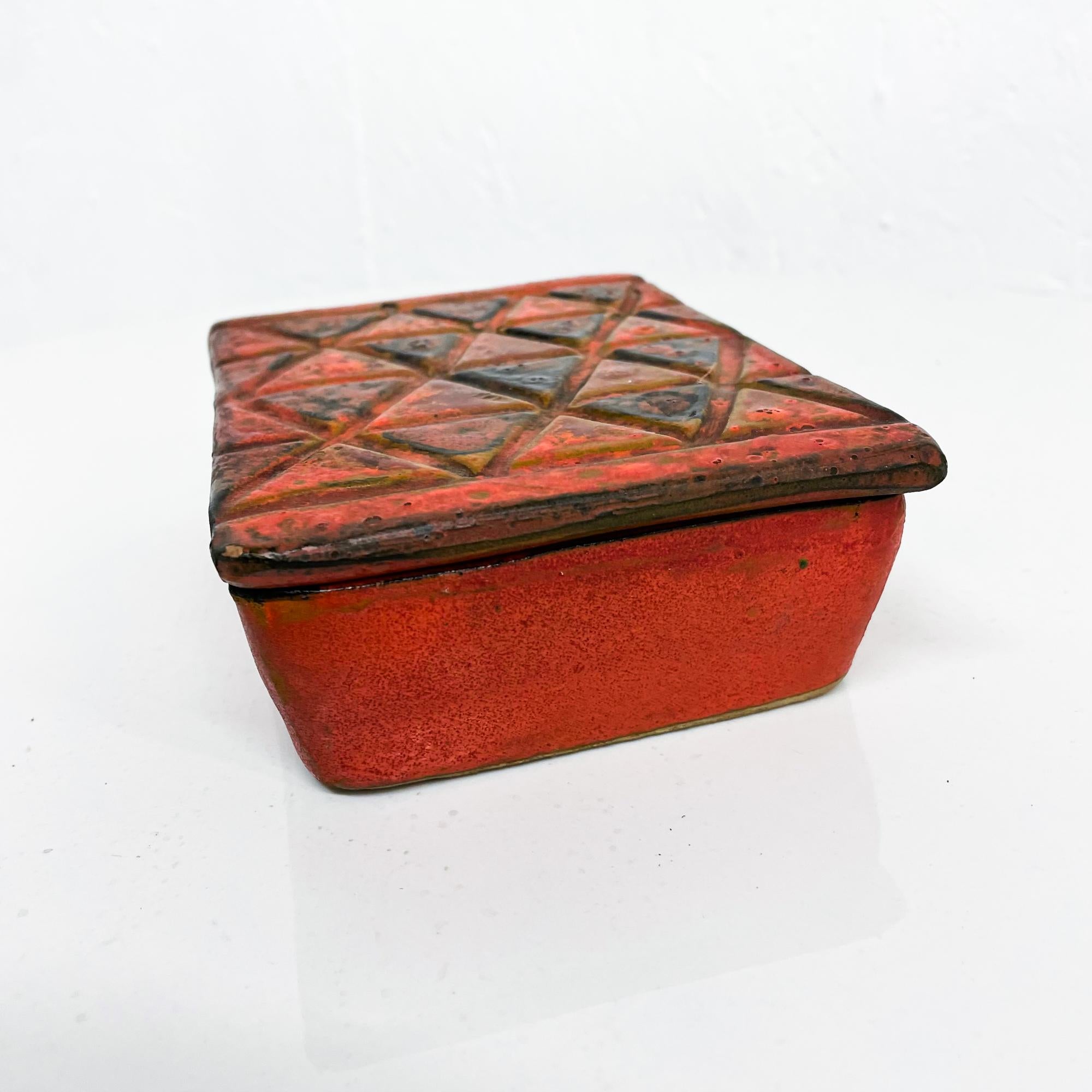1960s Bitossi Red Pottery Lidded Box Relief Design Italy In Good Condition For Sale In Chula Vista, CA