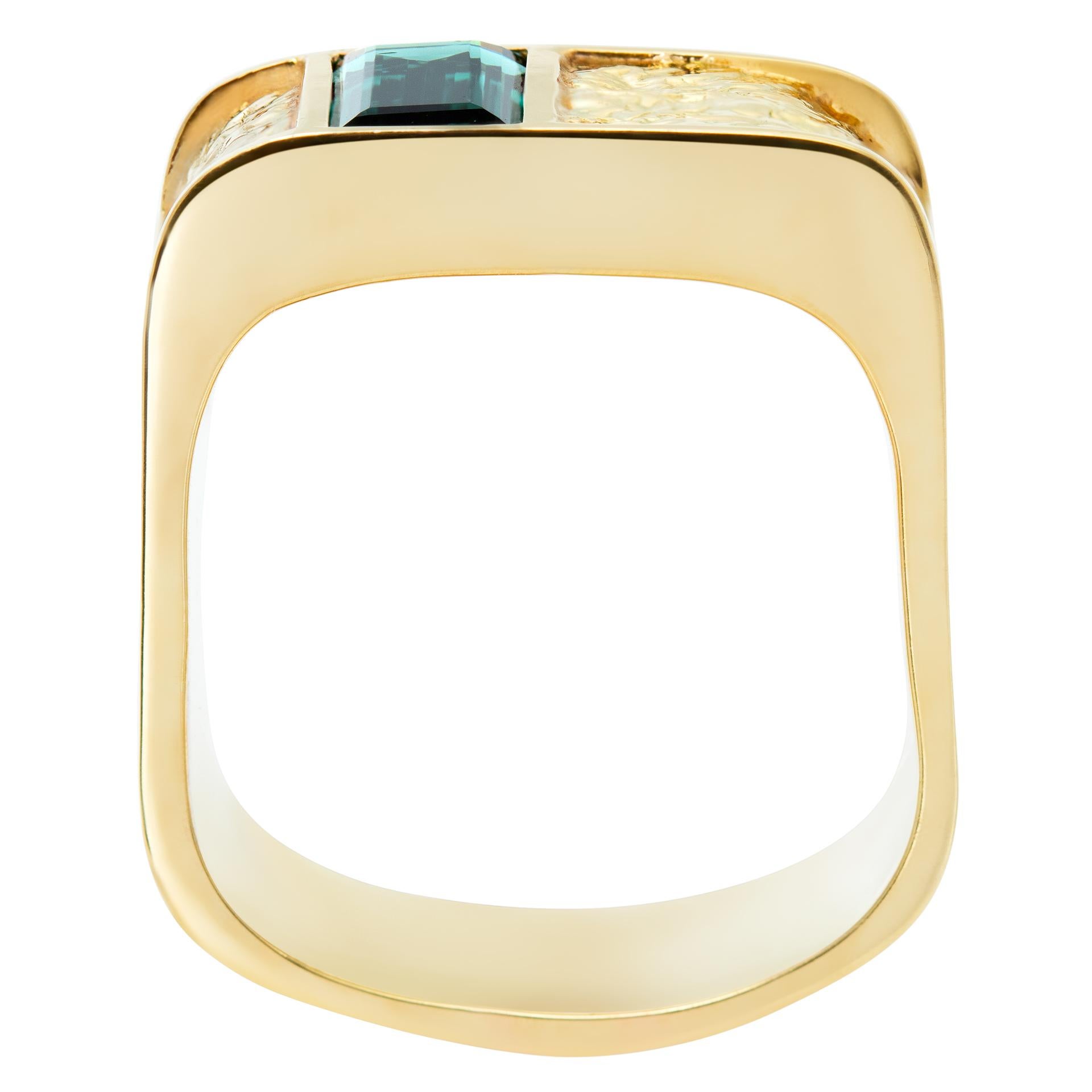 Moderner rechteckiger Goldturmalin-Ring aus Gold Herren im Angebot