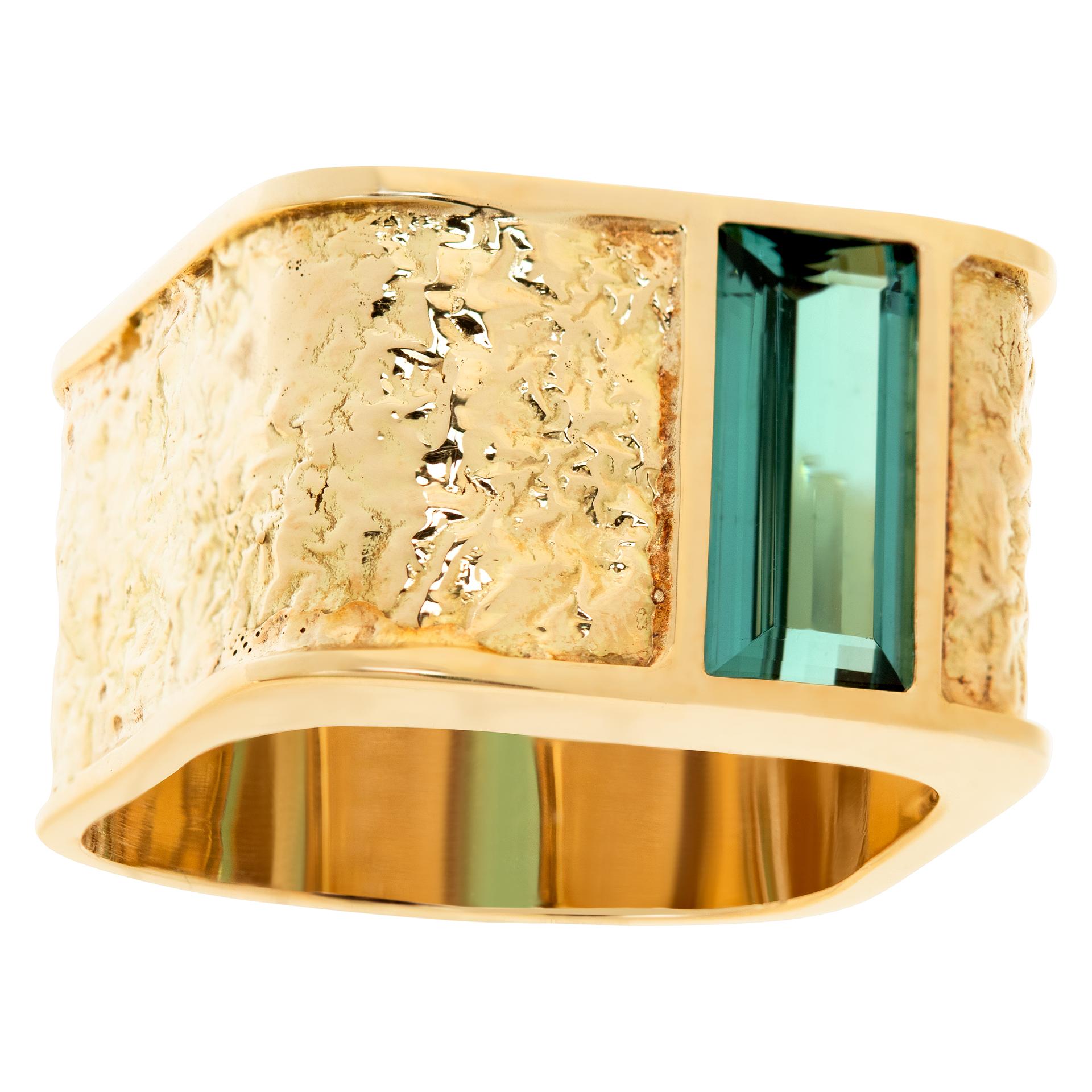 Modern rectangle gold tourmaline ring For Sale