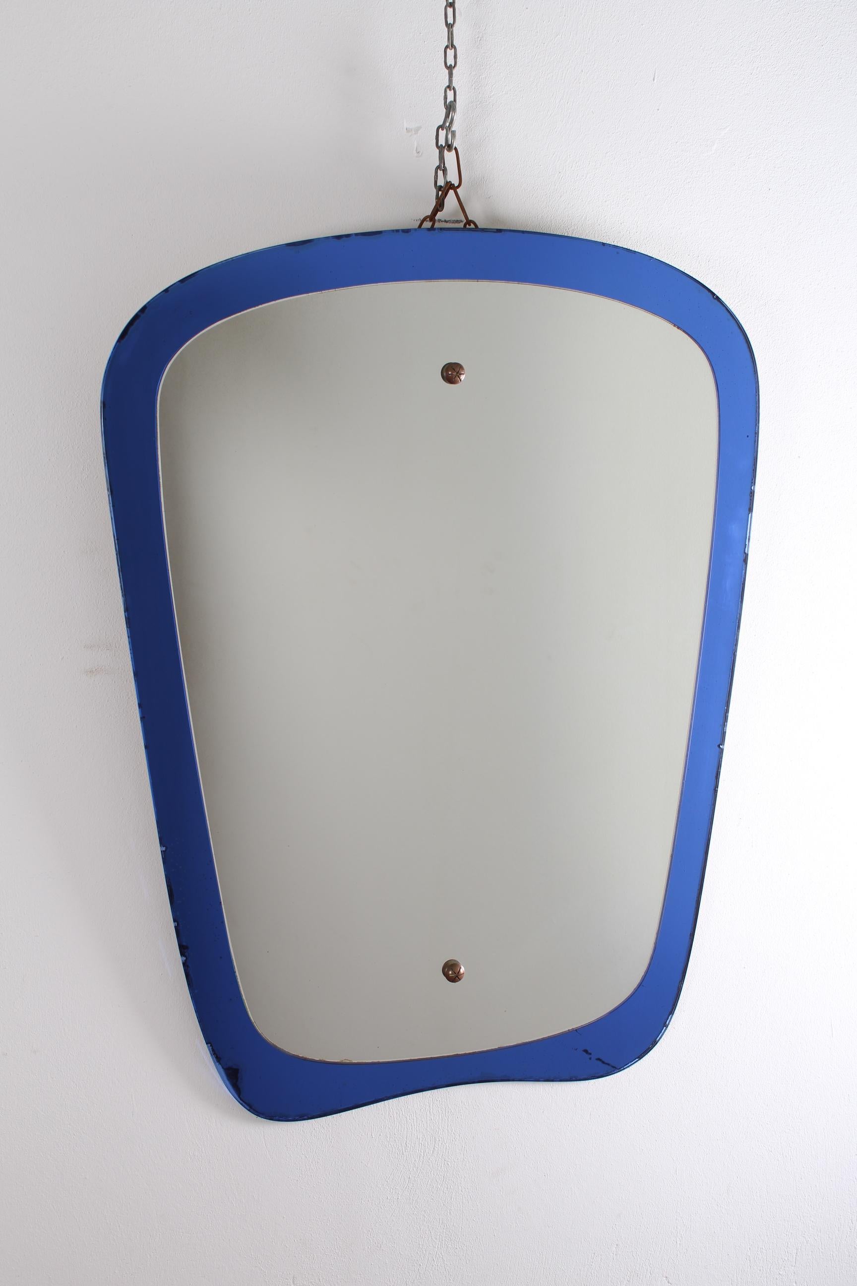 Fantastique Fontana Arte style blue mirror, in the 1970s. Is in blue rare color. Very good condition. No damages or crack.
Wear consistent with age and us