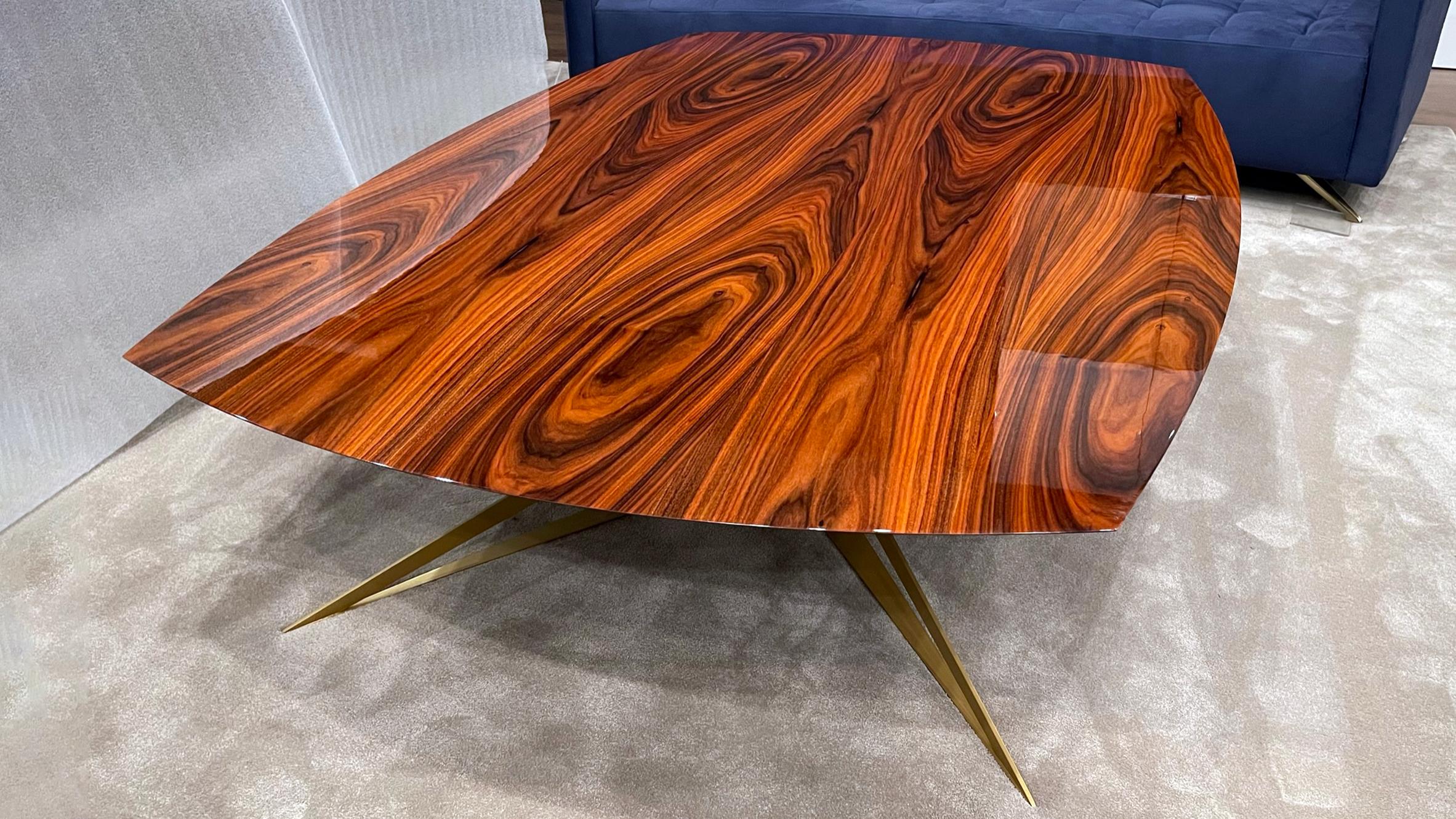 Table basse rectangulaire moderne en bois de fer et acier laqué doré à haute brillance Neuf - En vente à Vila Nova Famalicão, PT