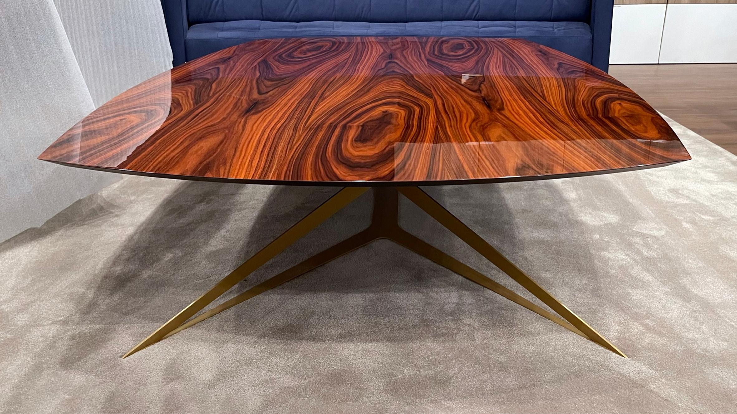 Métal Table basse rectangulaire moderne en bois de fer et acier laqué doré à haute brillance en vente